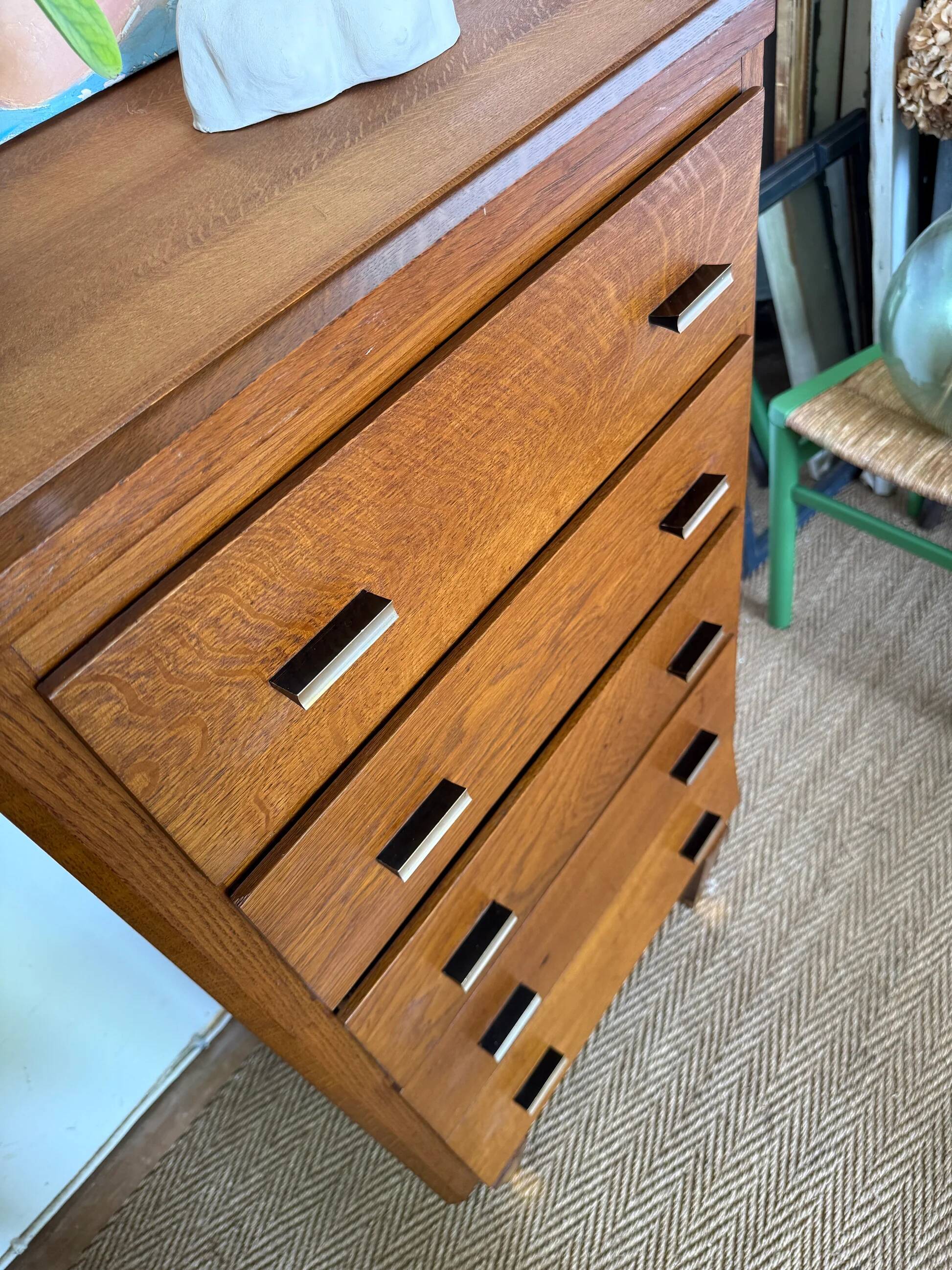 Vintage oak chest of drawers with oak veneer