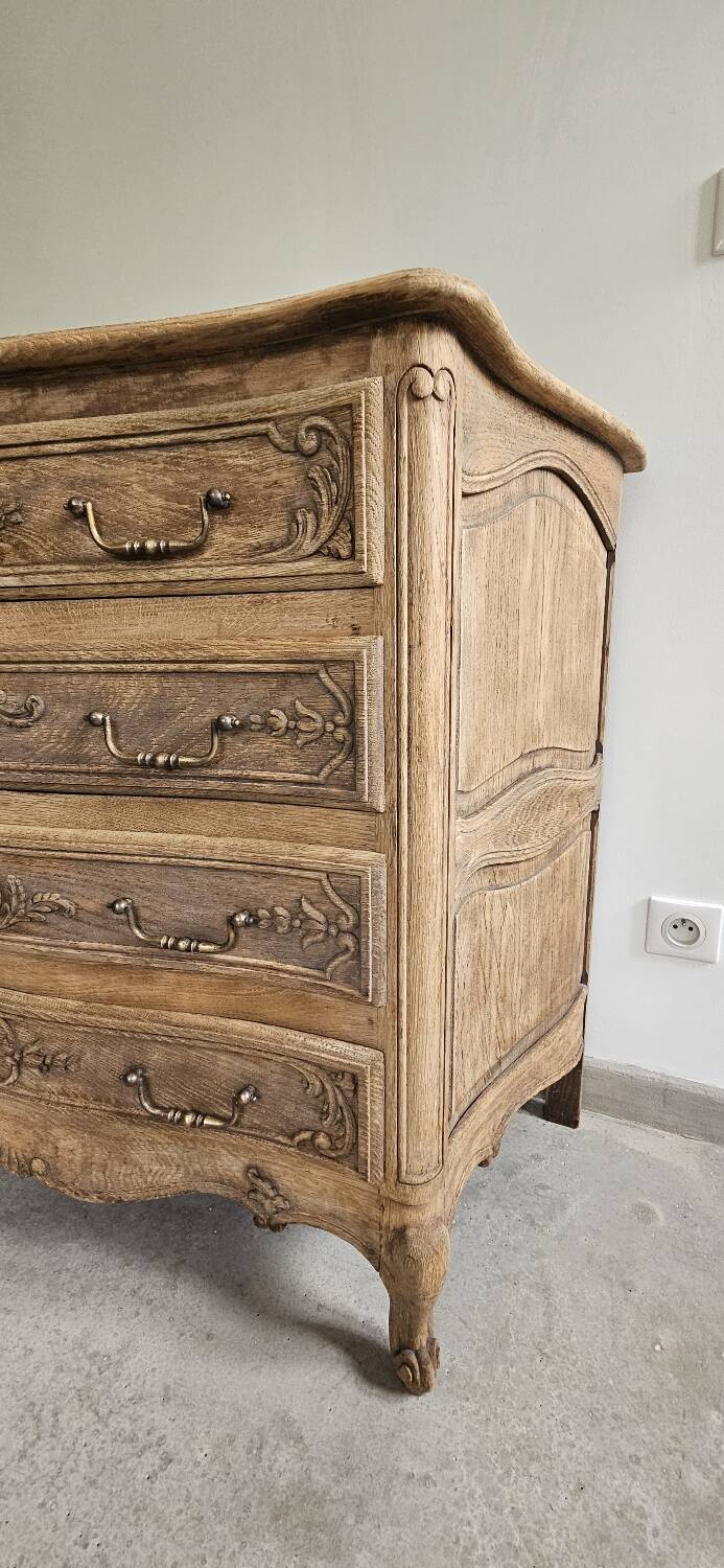 Louis XV style curved chest of drawers with 4 drawers in raw solid oak