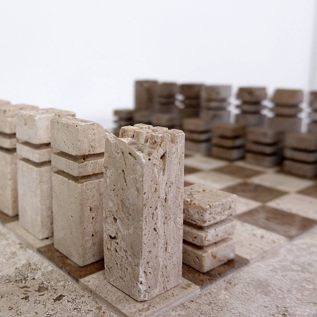 Modernist two-tone travertine chess set, Italy, 1970s