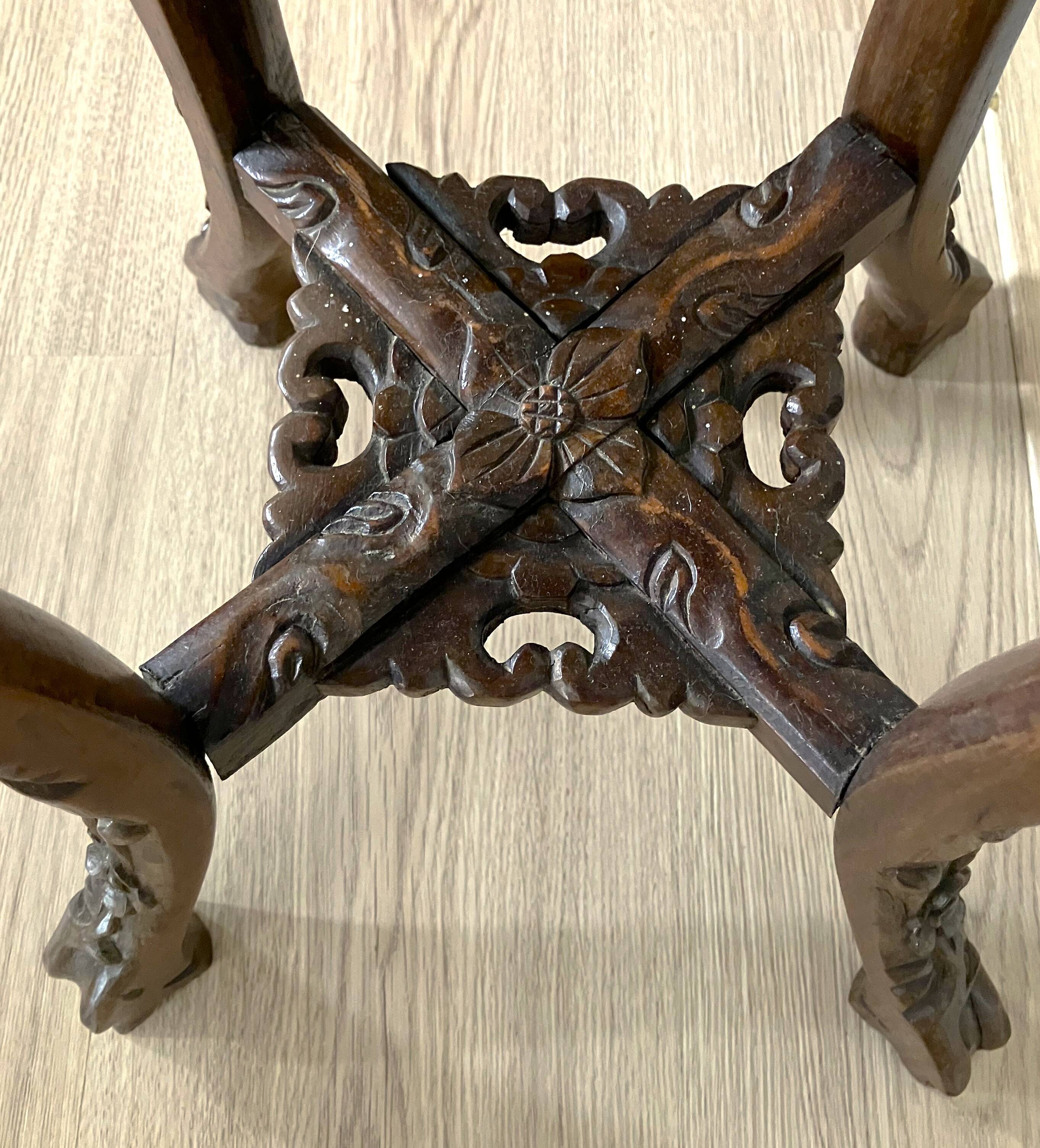 Chinese stool from the 19th century, made of wood and marble. In very good condition.