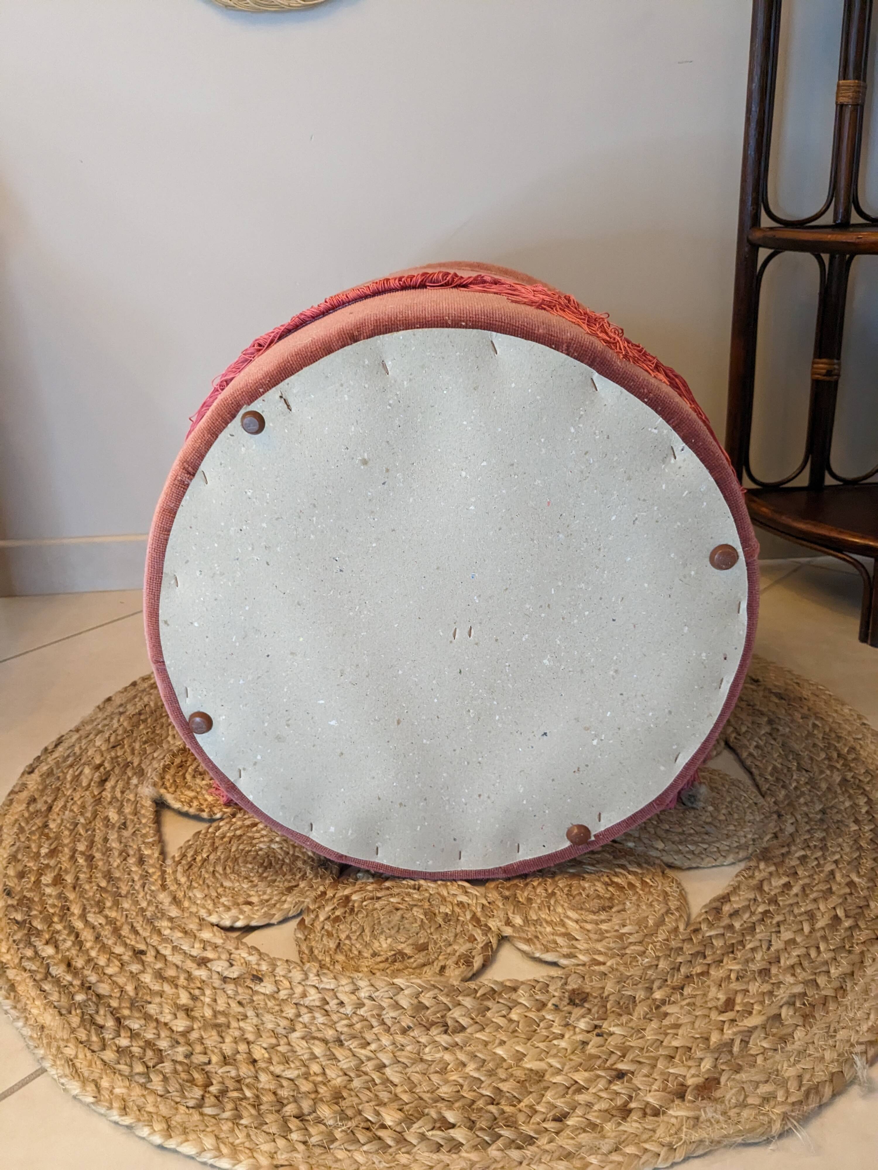 Pouf or footrest in pink velvet with fringes