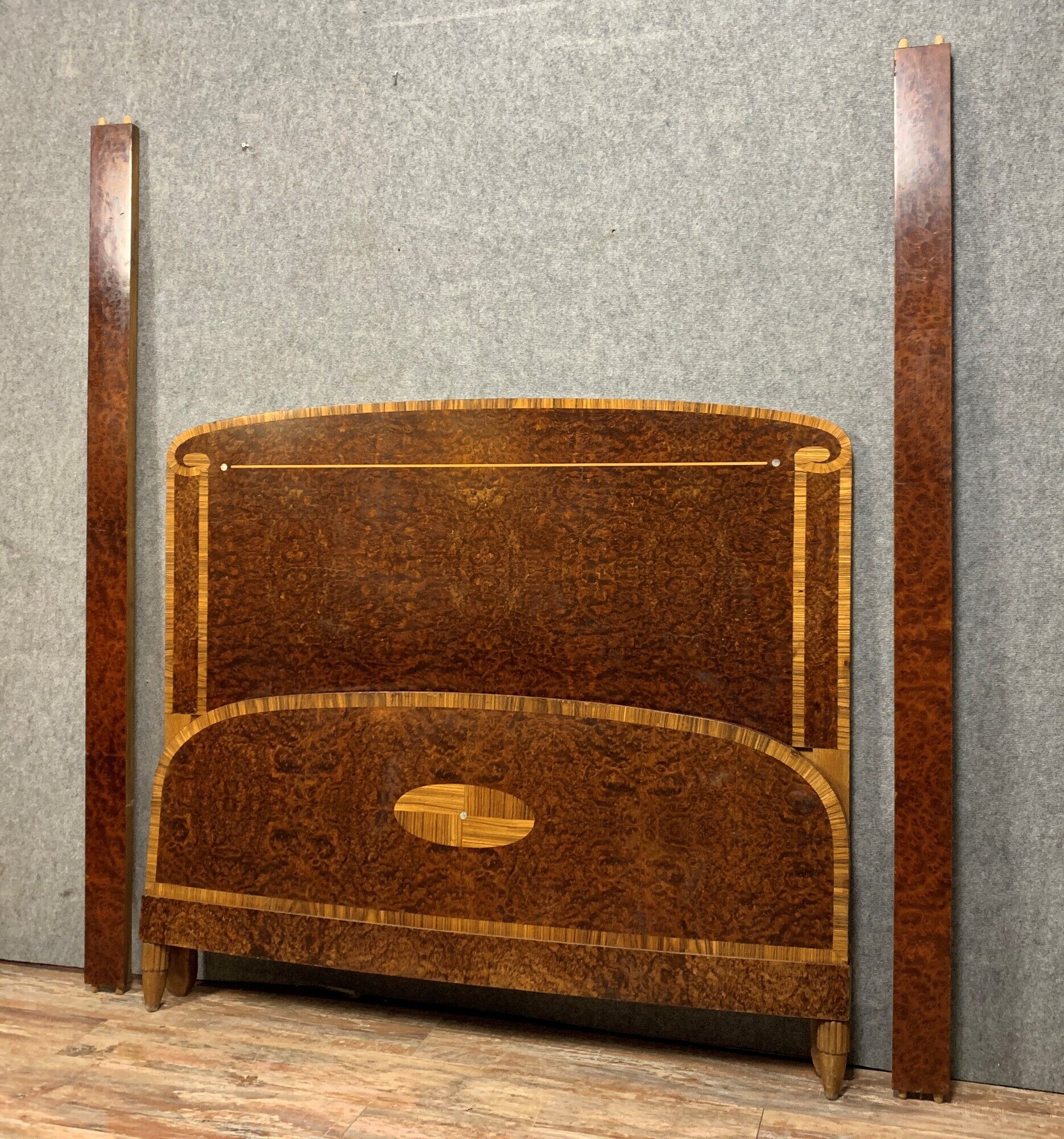 Art Deco period bed in marquetry of Loupe and Lemon tree around 1925