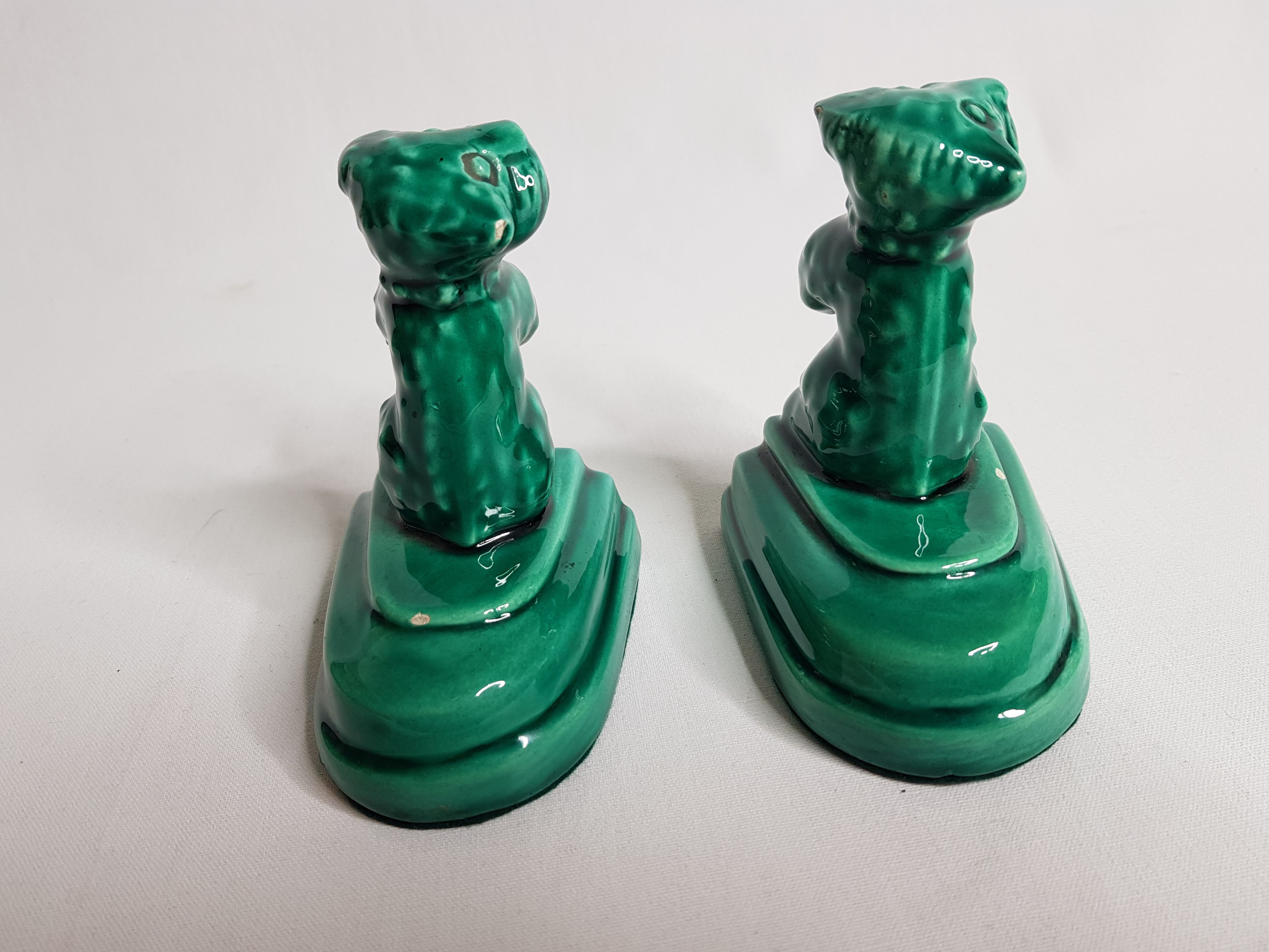Pair of dog-shaped dog-shaped art deco dogs in green dabbling