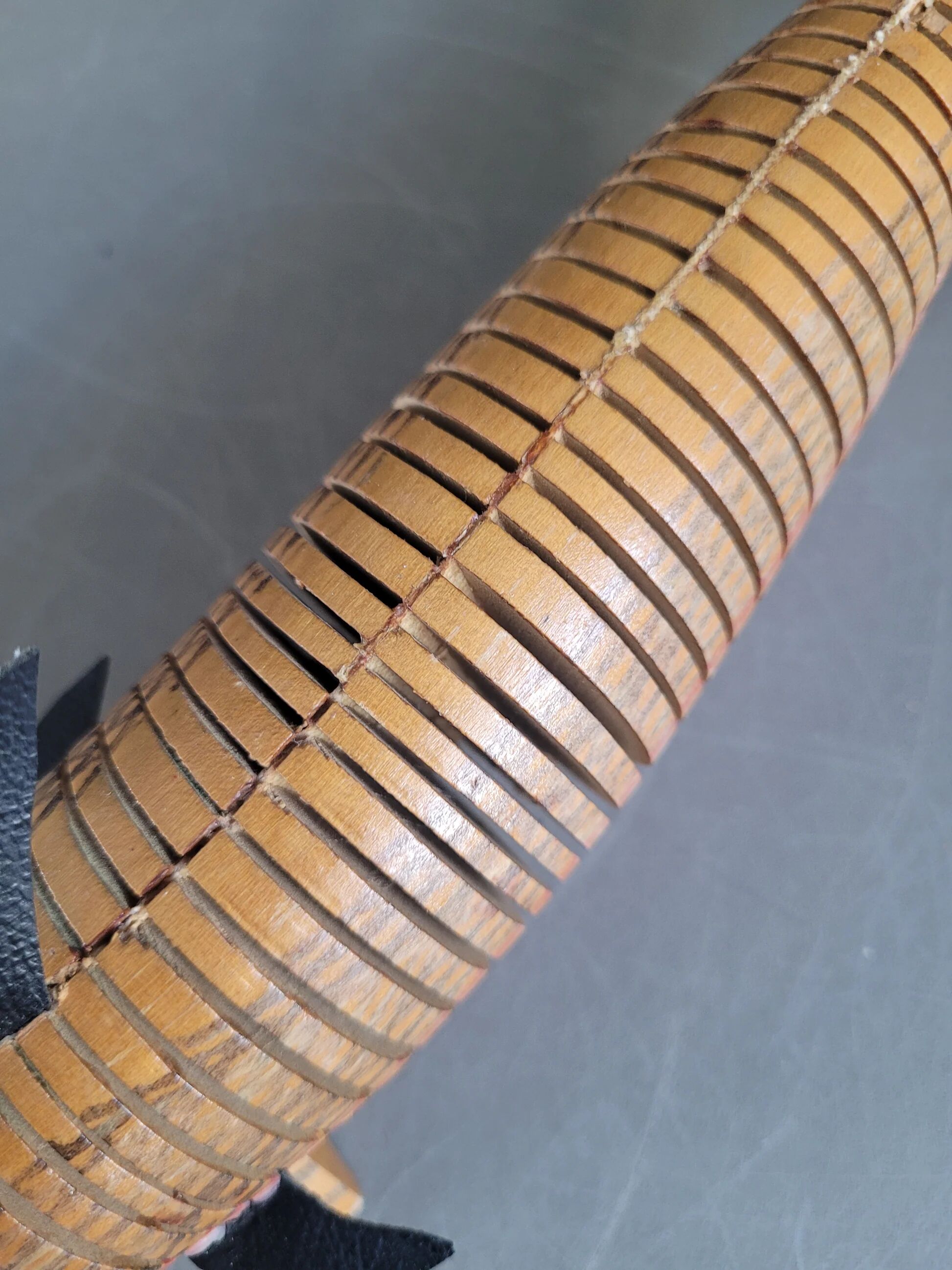 Vintage handmade wooden articulated fish - Ref 854