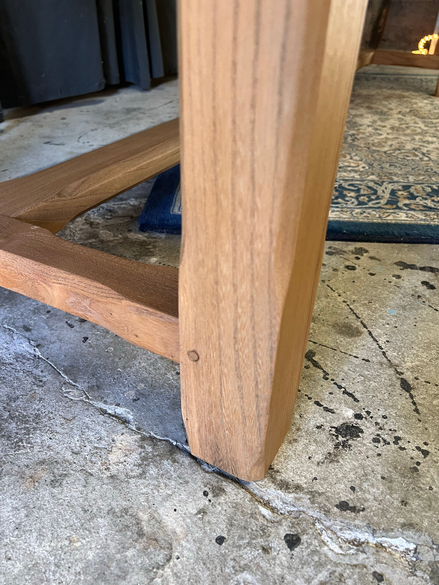 Antique extendable farmhouse table in solid elm, restored.