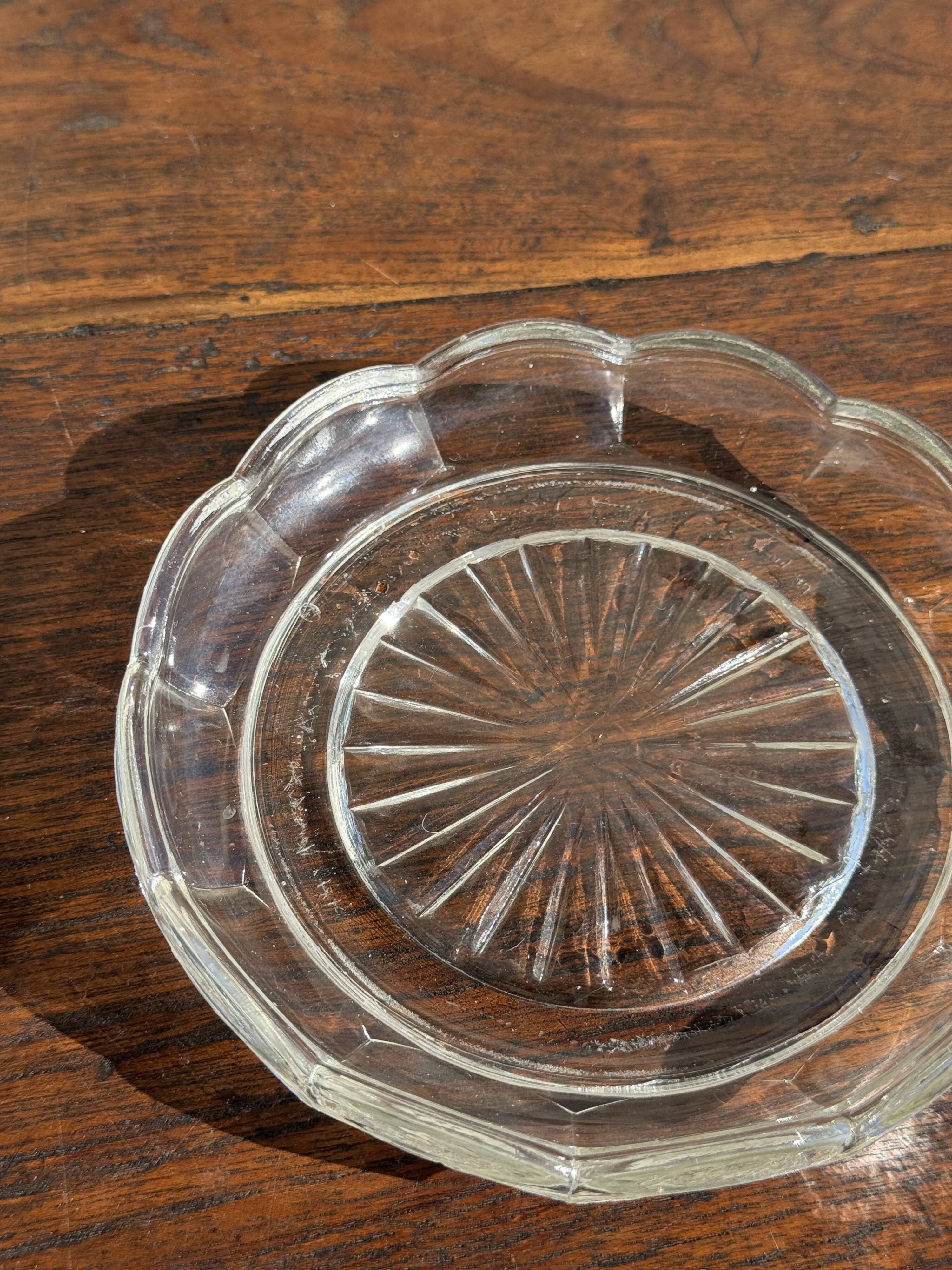 Cendrier vintage en verre moulé en forme de fleur D14 H2,5