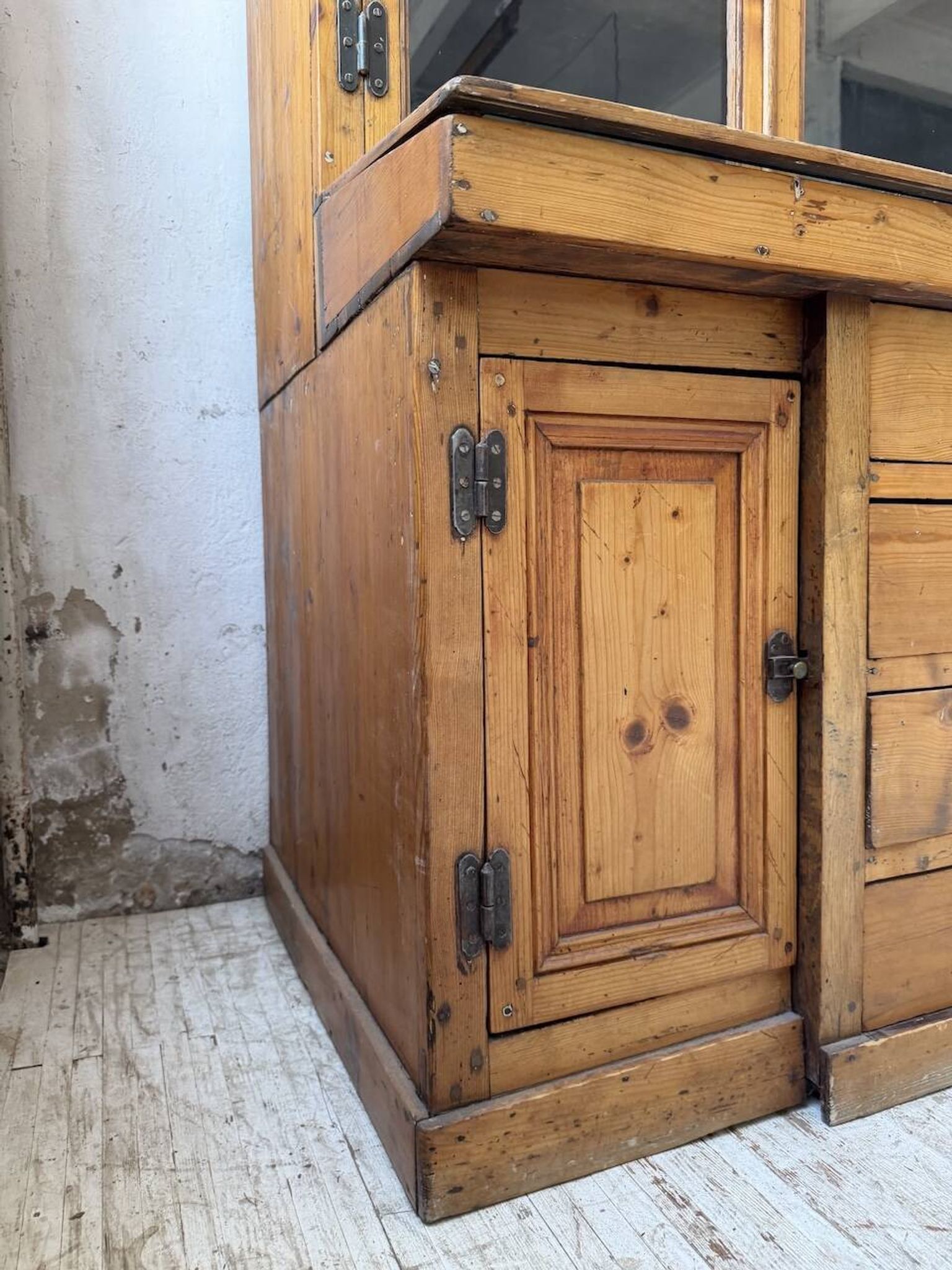 Library grocery Napoleon 19th century