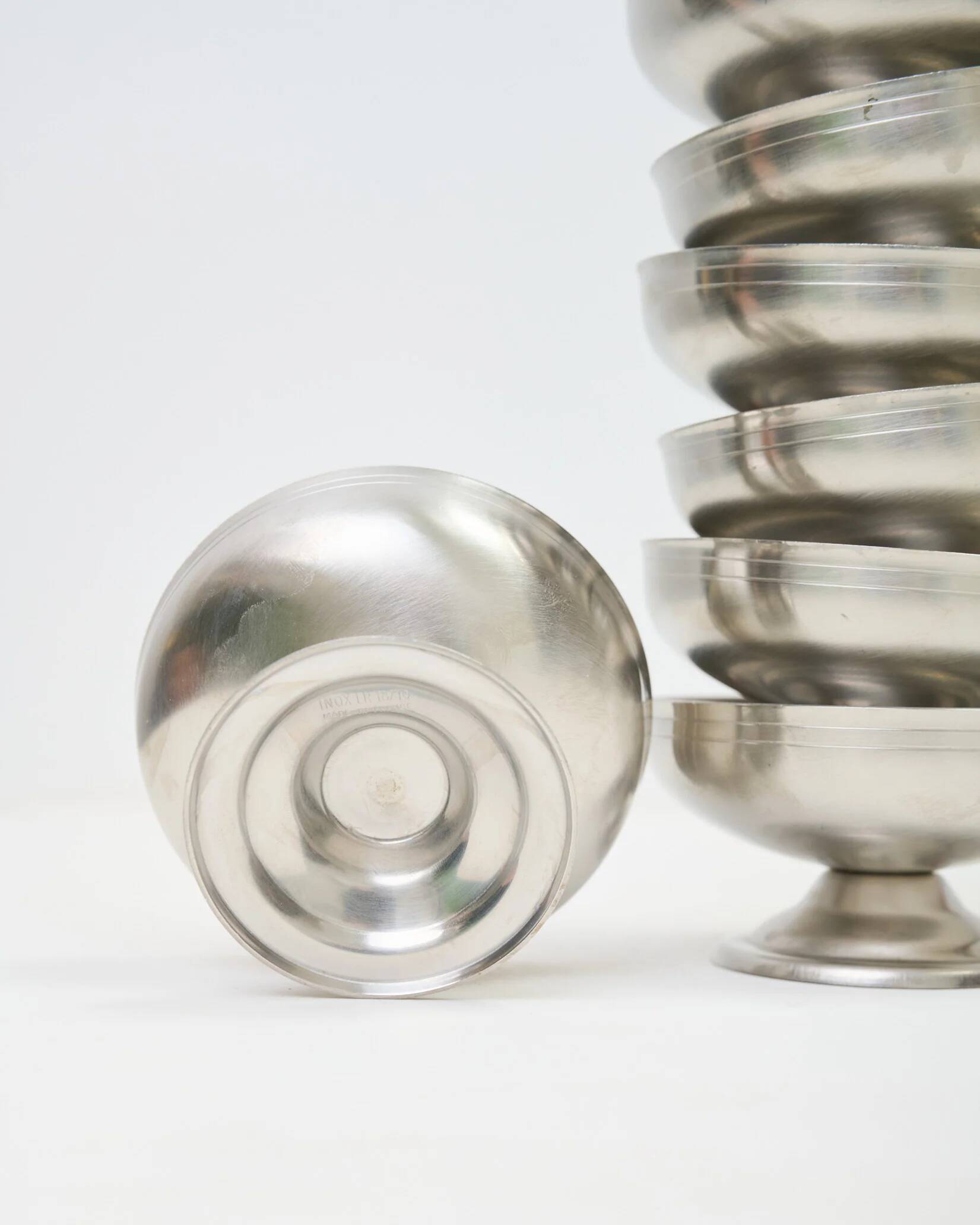 Engraved dessert bowls, Rémy Letang (1 of 2)