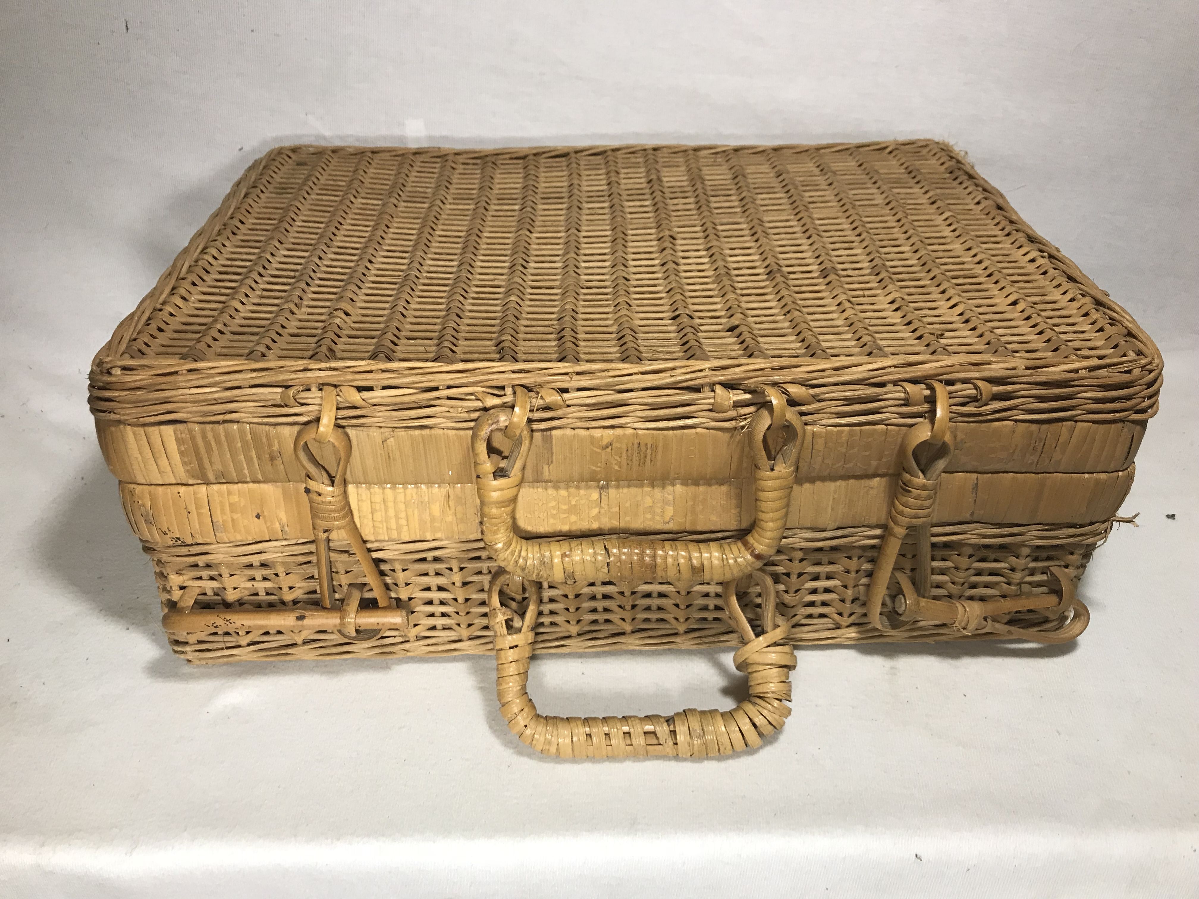 Old picnic basket 60s rattan wicker vintage