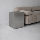 Table d'appoint Veliento "Silent Cube" en acier inoxydable brossé
