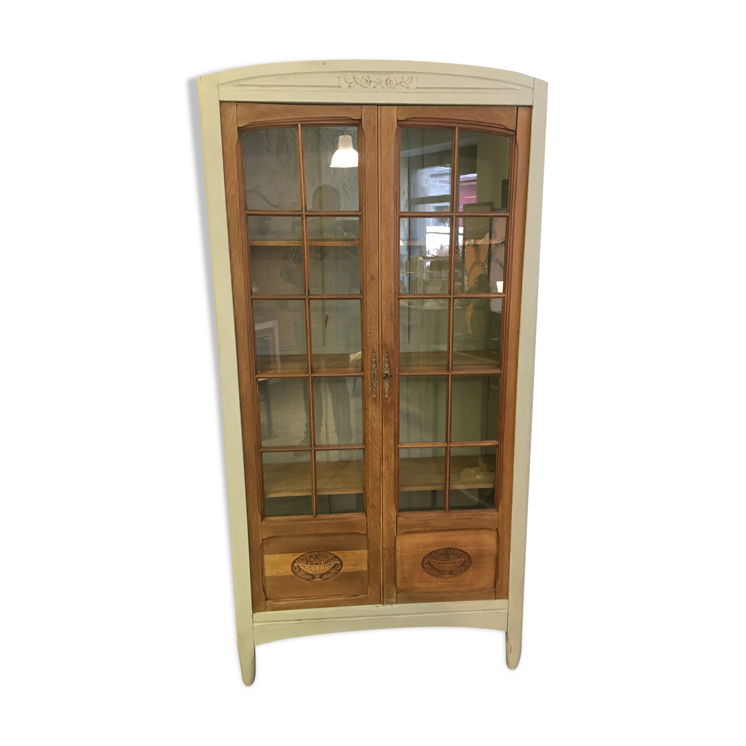 Old art deco showcase