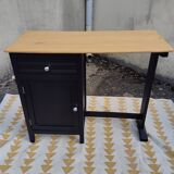 Space-saving "art deco" desk