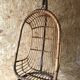 Fauteuil suspendu vintage en rotin avec sa potence