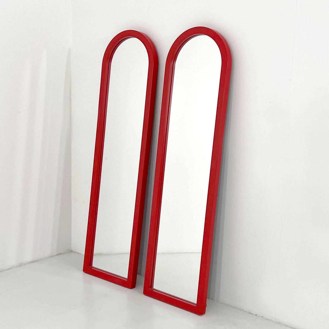 Pair of red mirrors by Anna Castelli Ferrieri for Kartell 1980