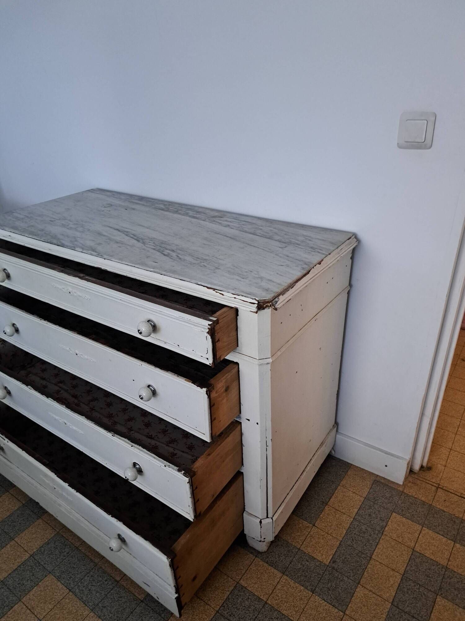 Vintage Louis Philippe style chest of drawers