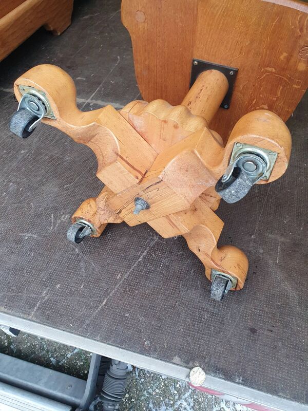 Tabouret rare sur roulettes