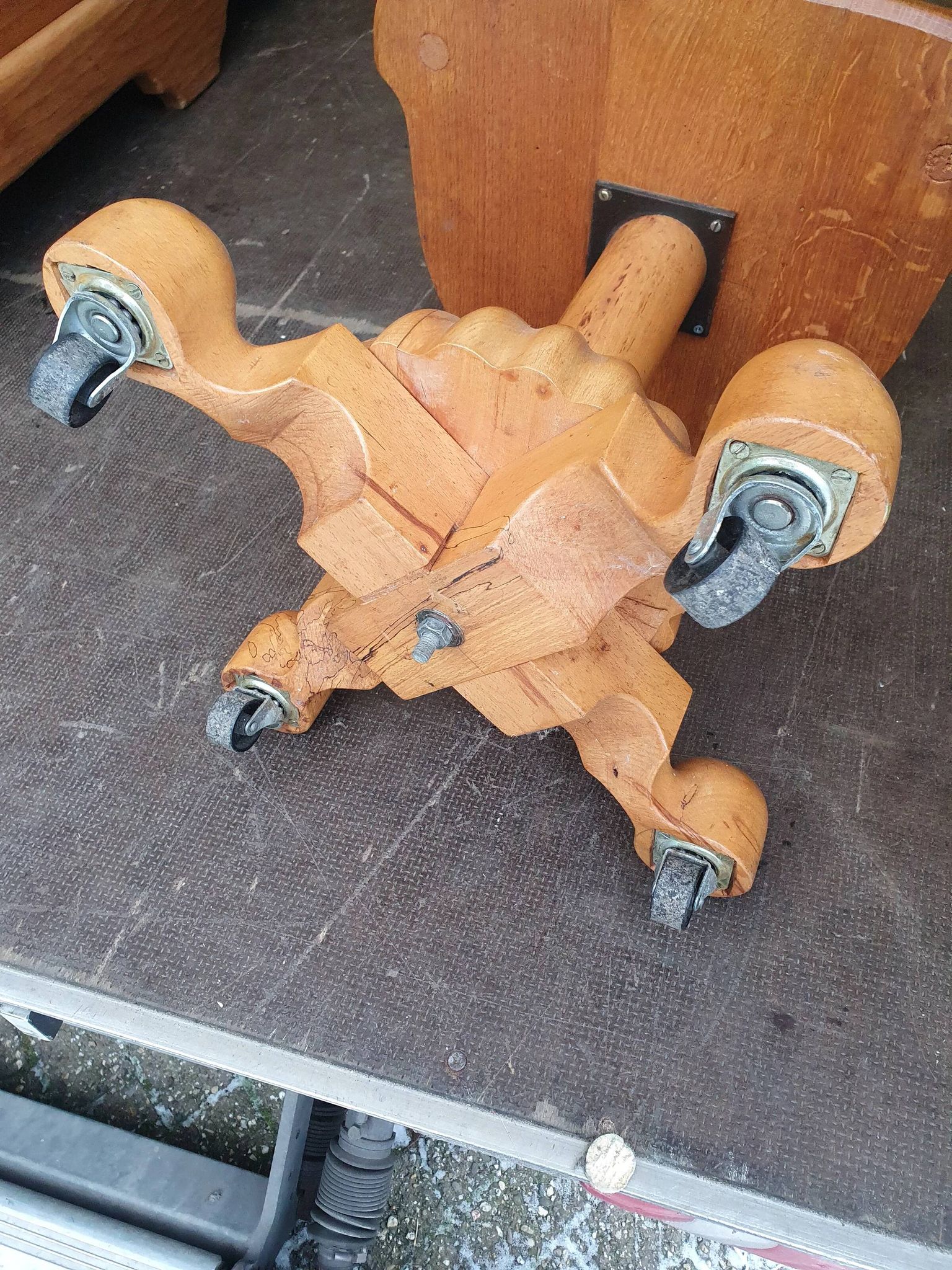 Tabouret rare sur roulettes