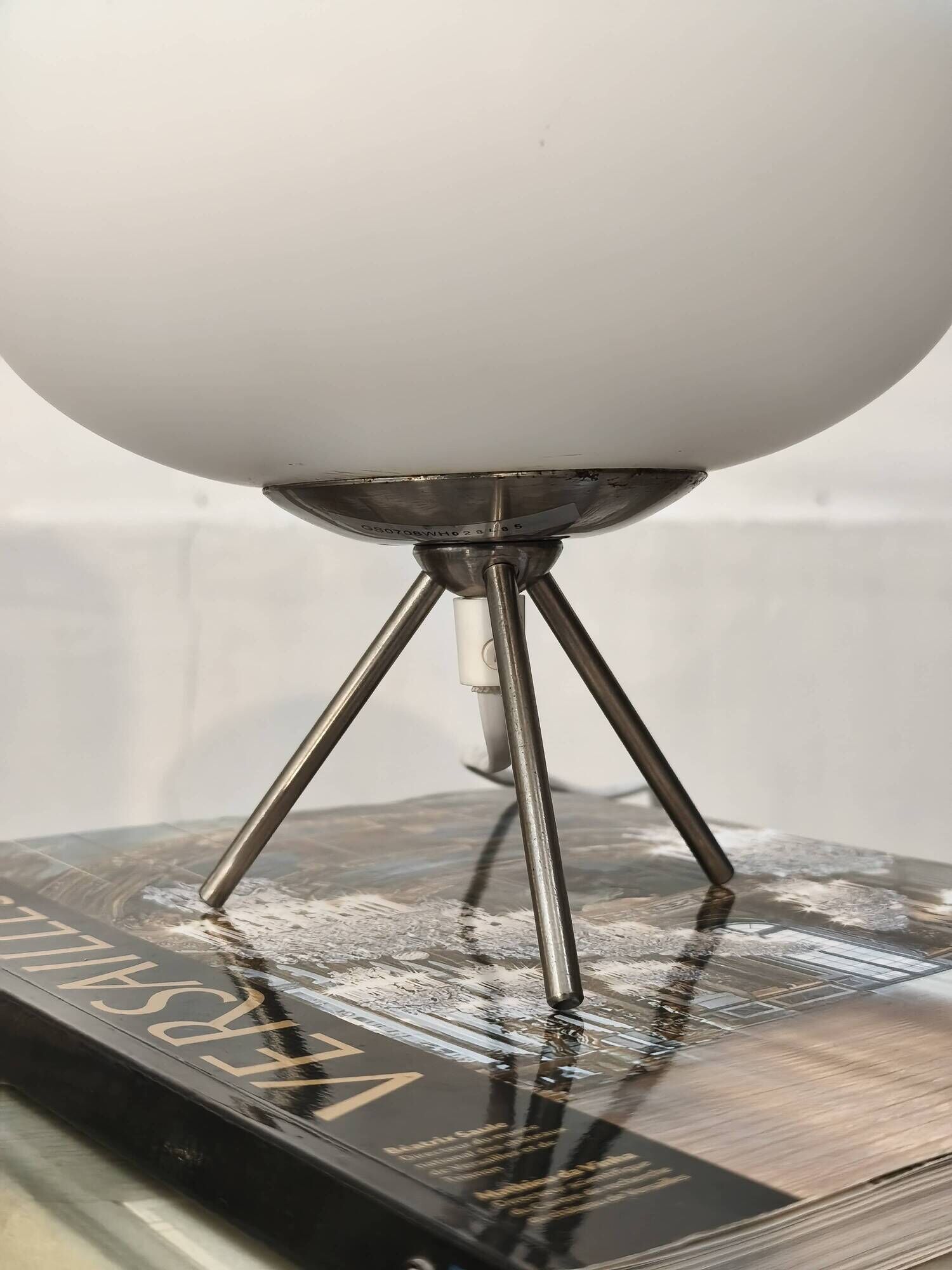 Tripod lamp space age UFO 1970s