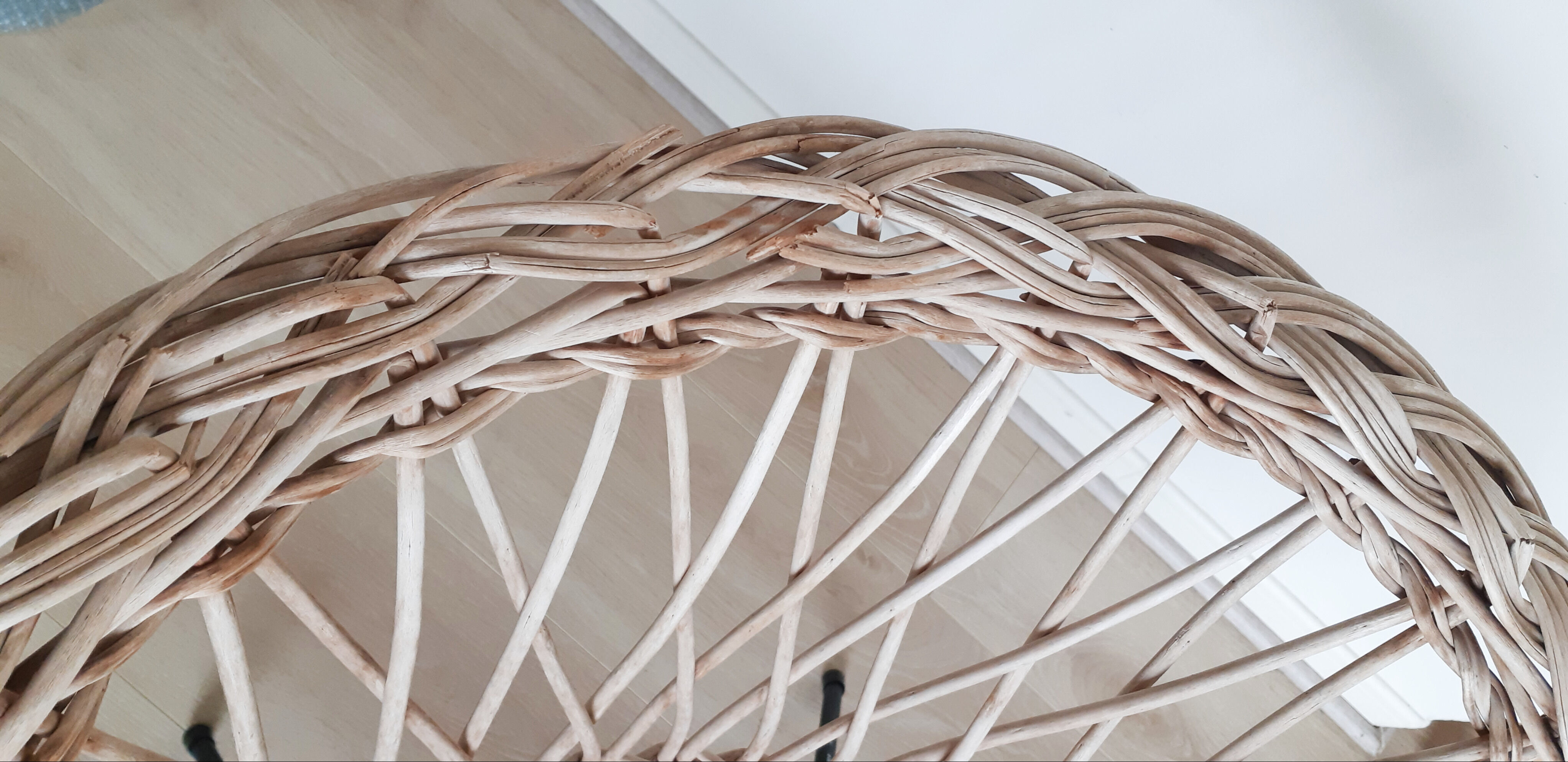 Adult rattan armchair metal feet