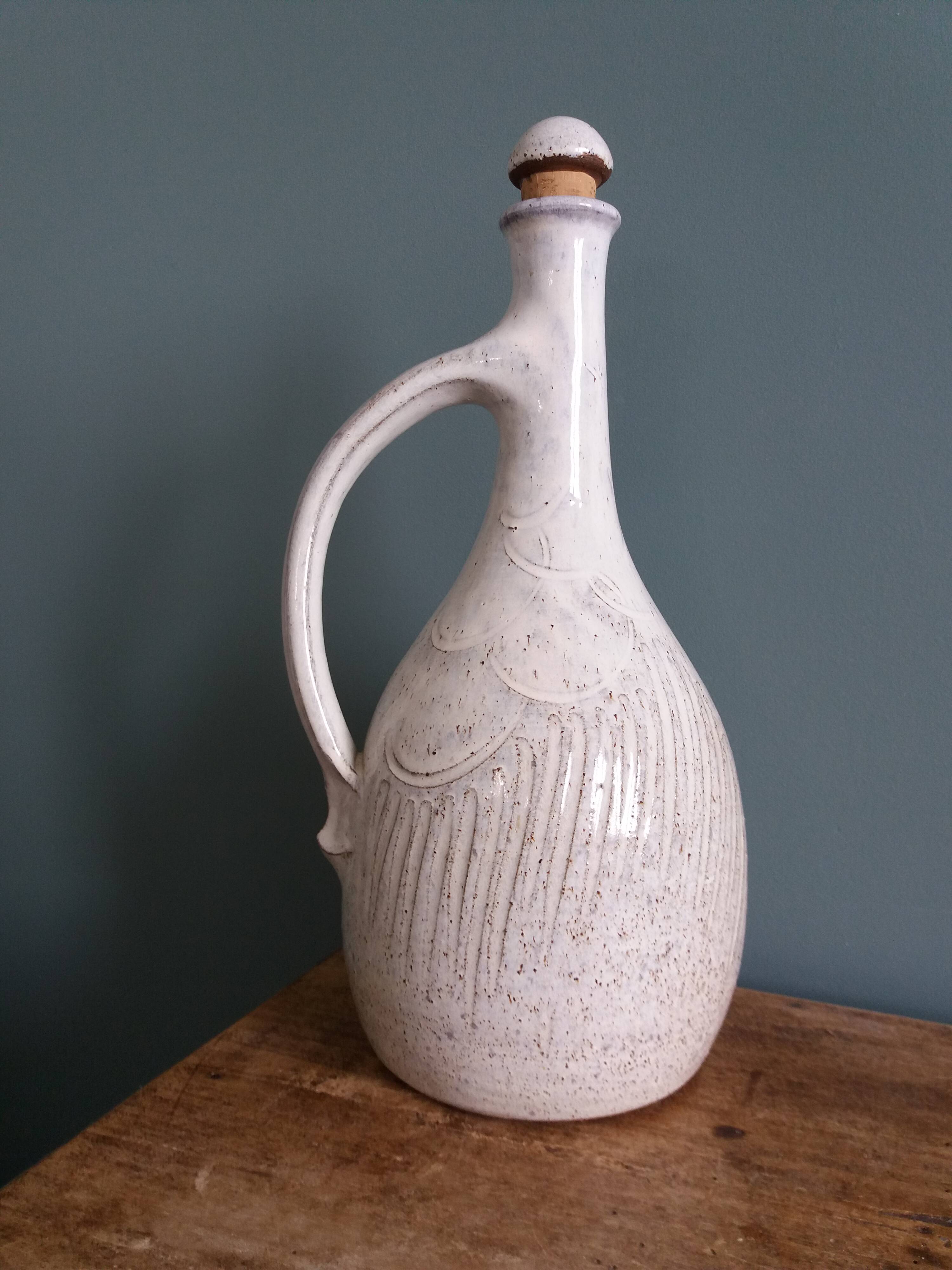 Pichet signé Colotte à Combret