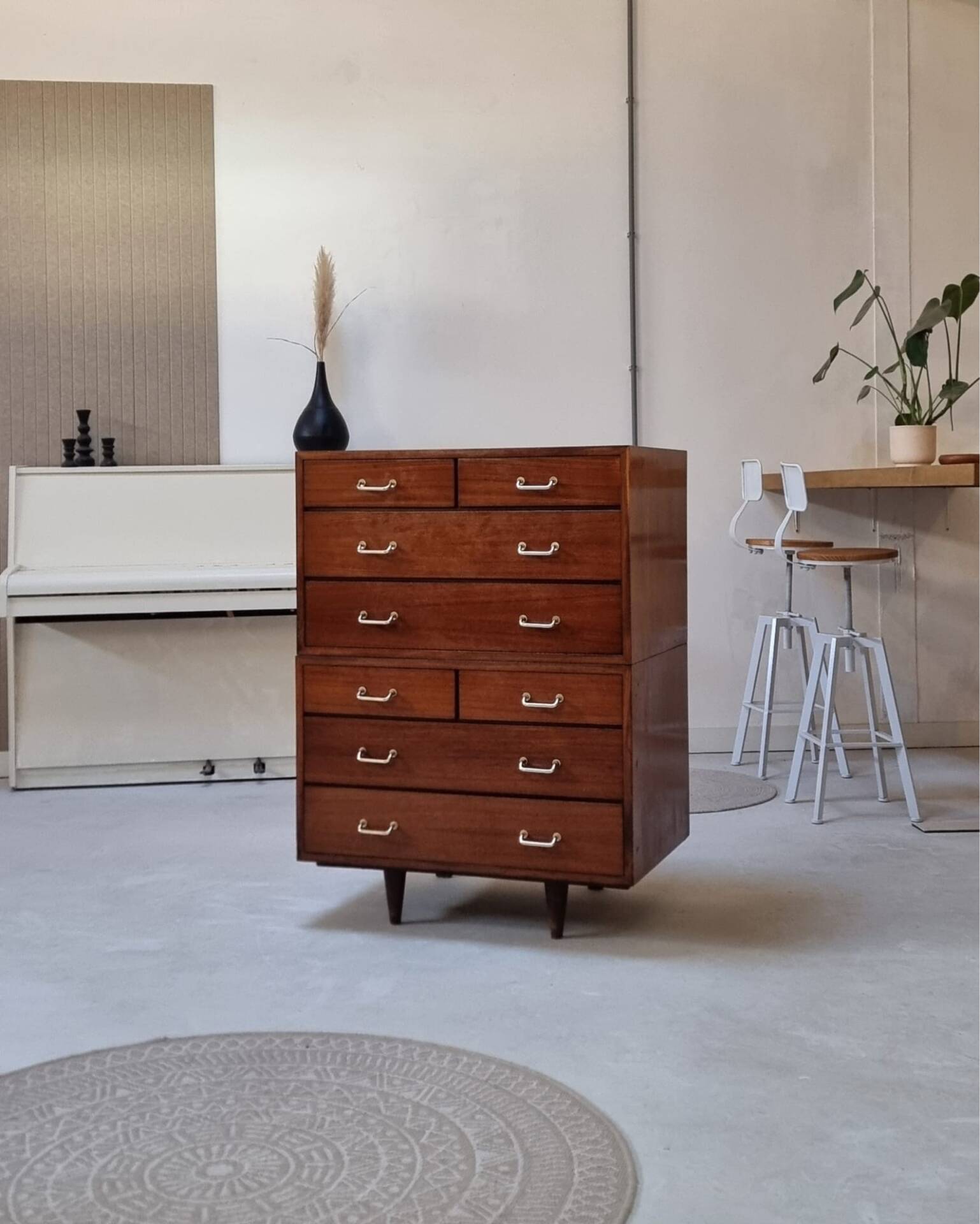 Mid-century drawer cabinet