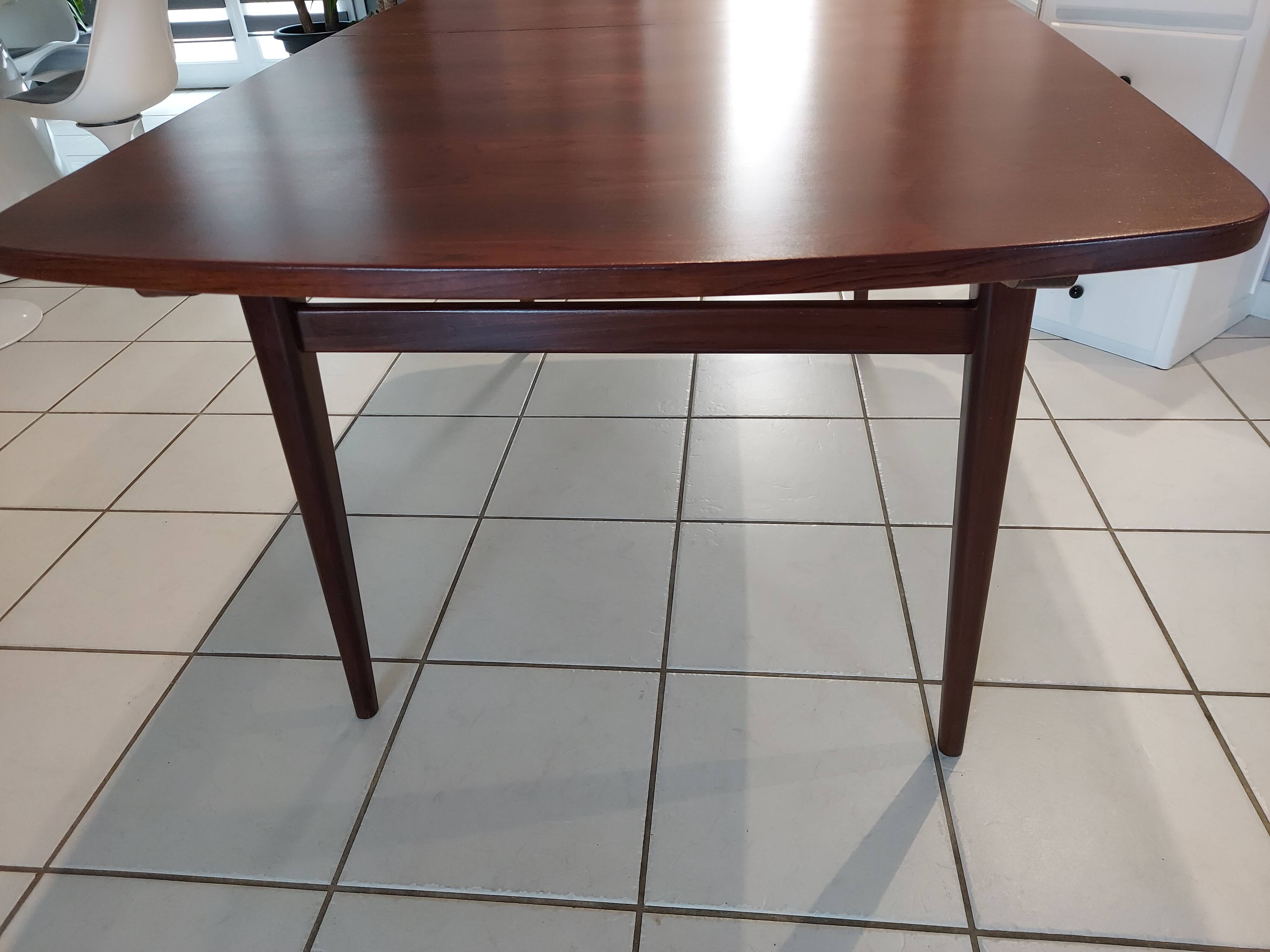 Extendable dining table in vintage Rio Rosewood 1960s