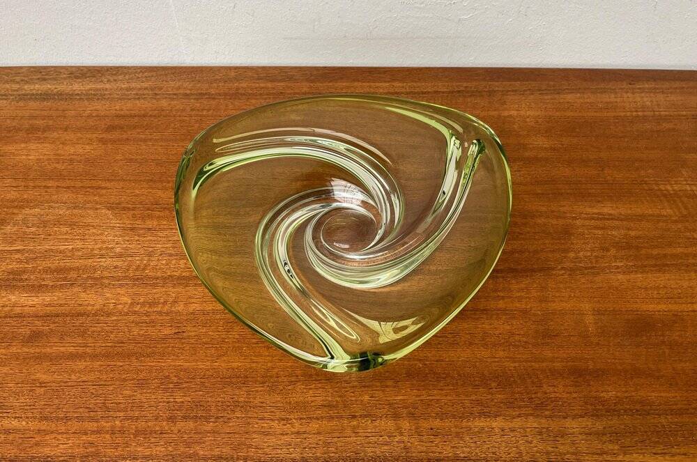 Mid-century modern crystal fruit bowl by Rene Delvenne for Val Saint Lambert, Belgium, 1960s.