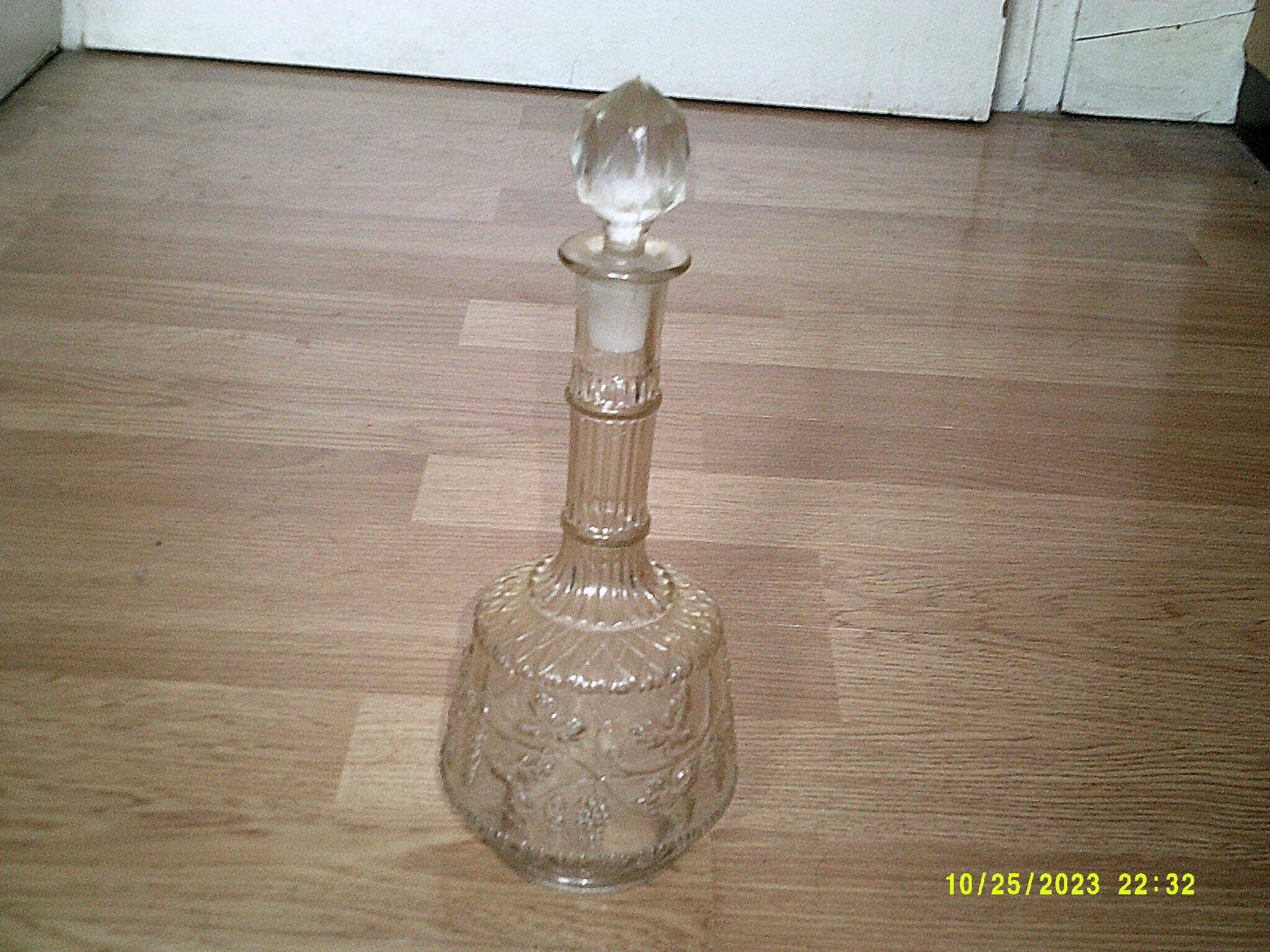 carafe en verre moulé 19 ème siècle