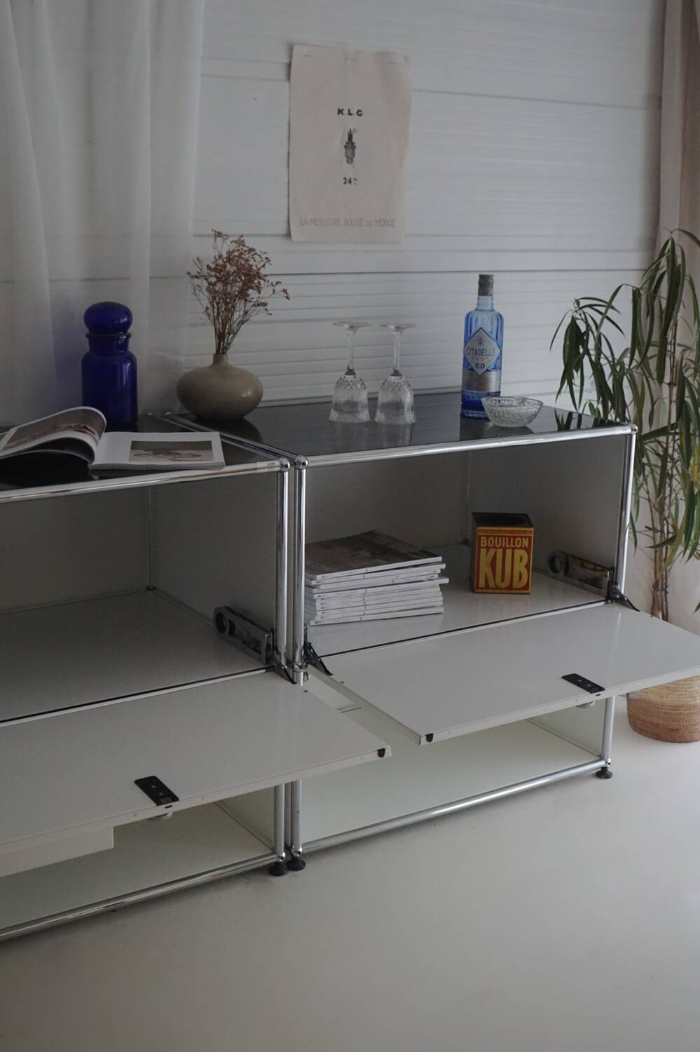 Lot of 3 designer furniture: usm haller white: 1 column with 2 modules.