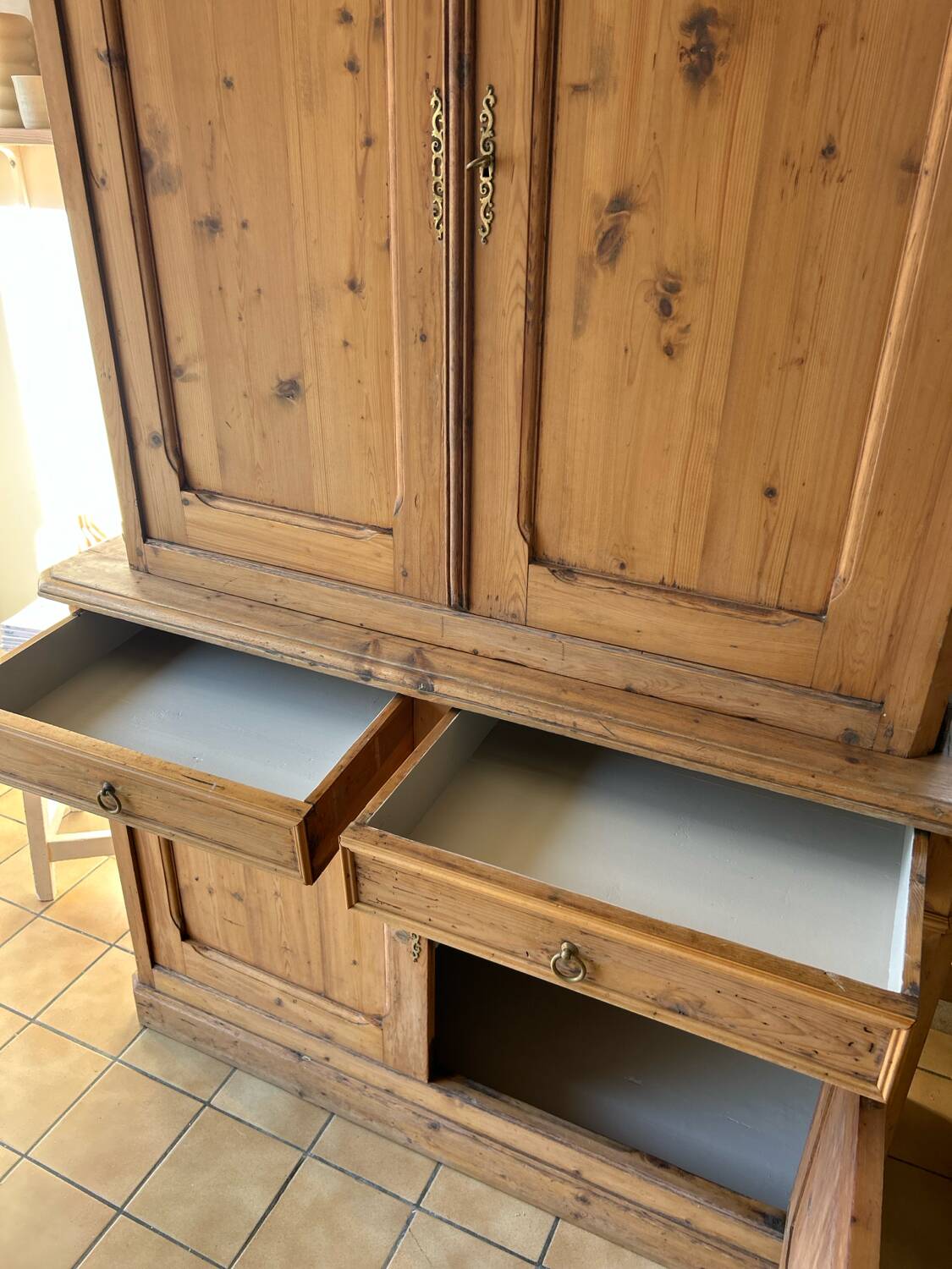 Two-piece dresser