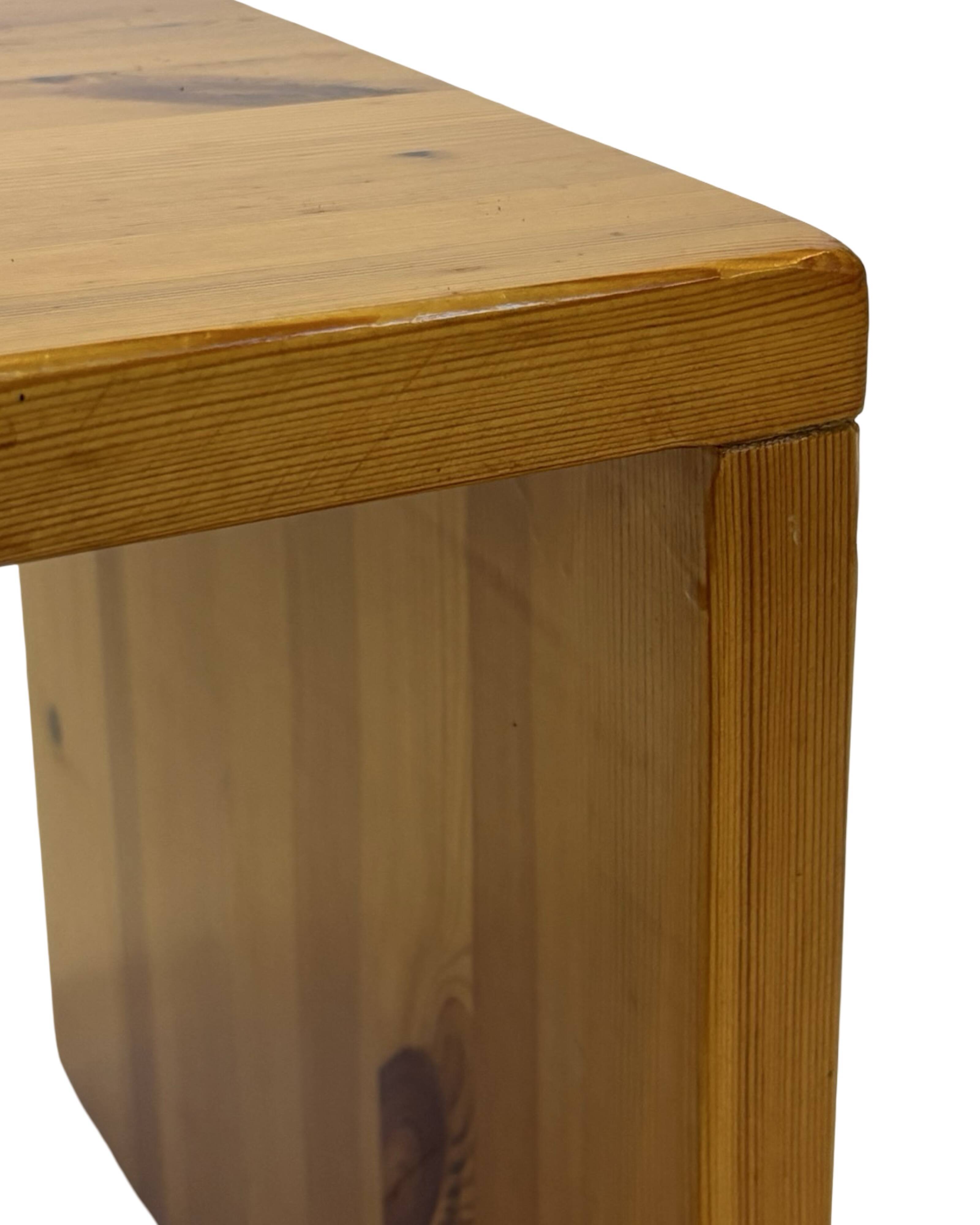 Vintage side table in Pine wood 1970s small table