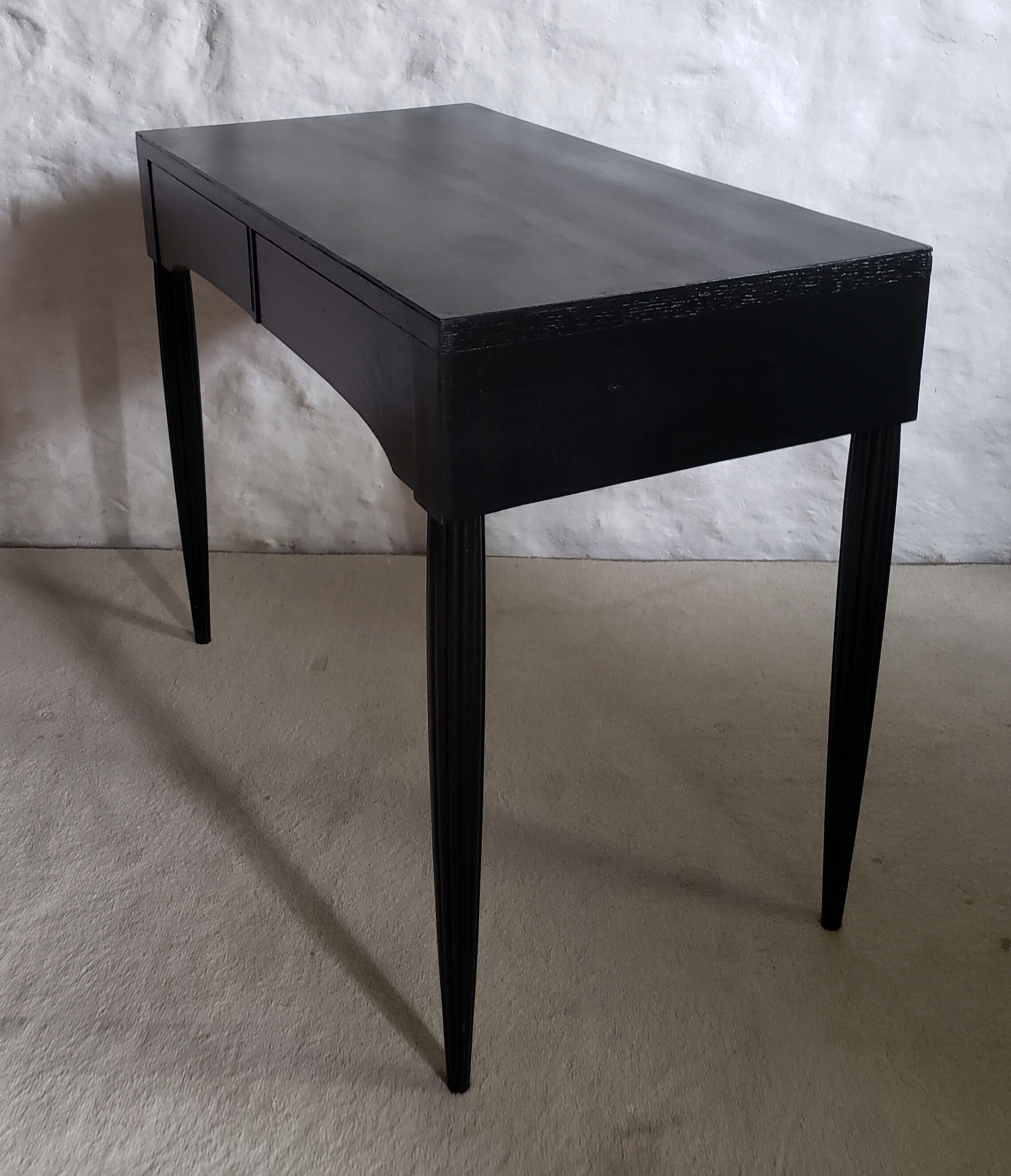 Black art-deco desk