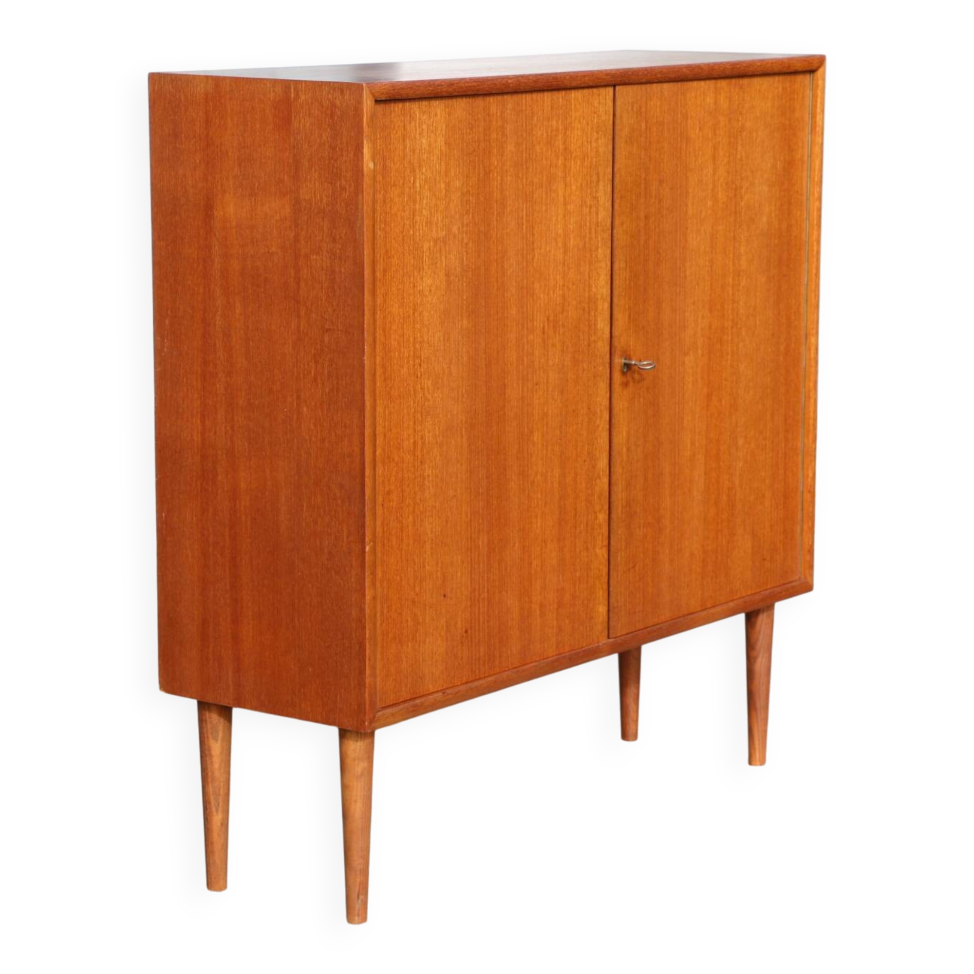 WK Mobel 2-door dresser console cabinet