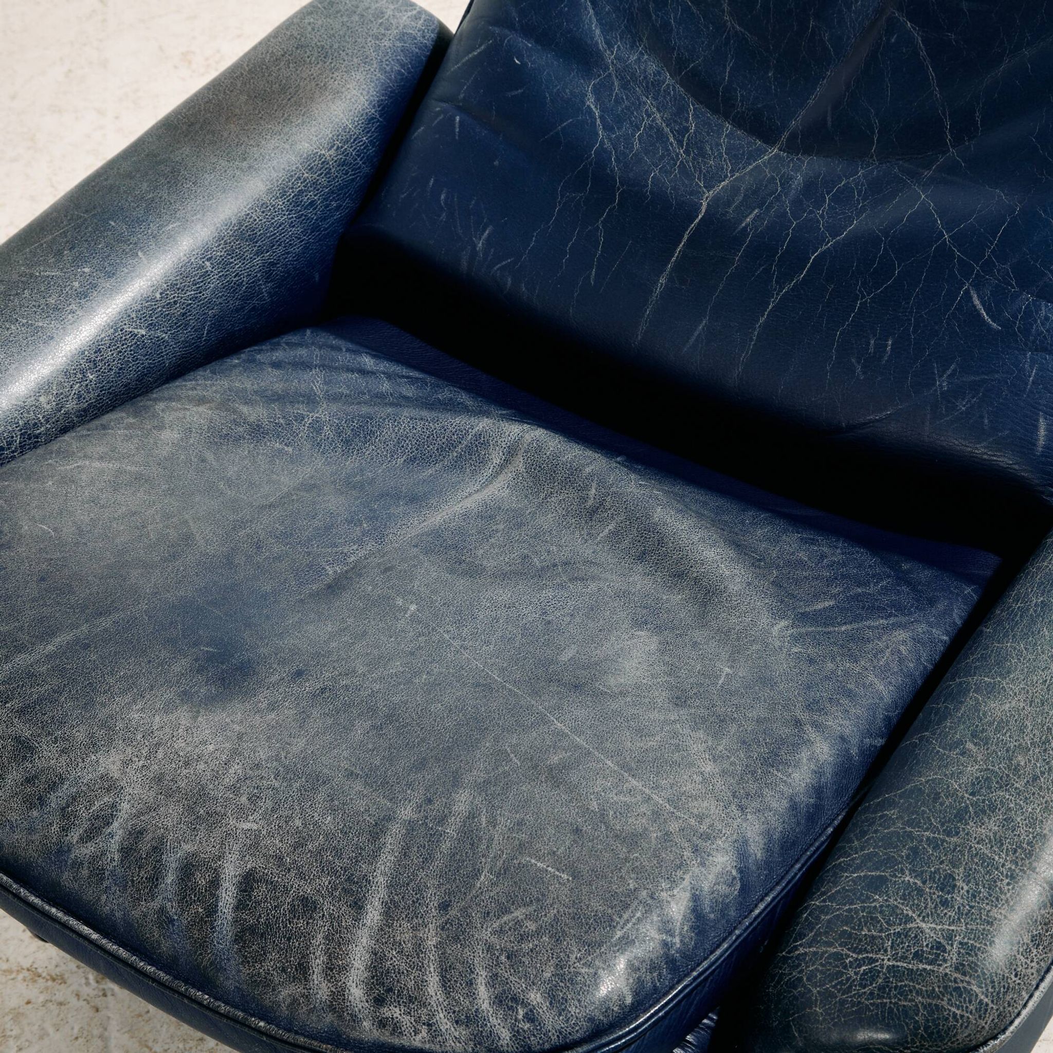 Fauteuil en cuir Ds 50 et ottoman par De Sede, ensemble de 2