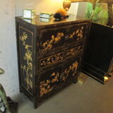 Meuble avec decorations orientales