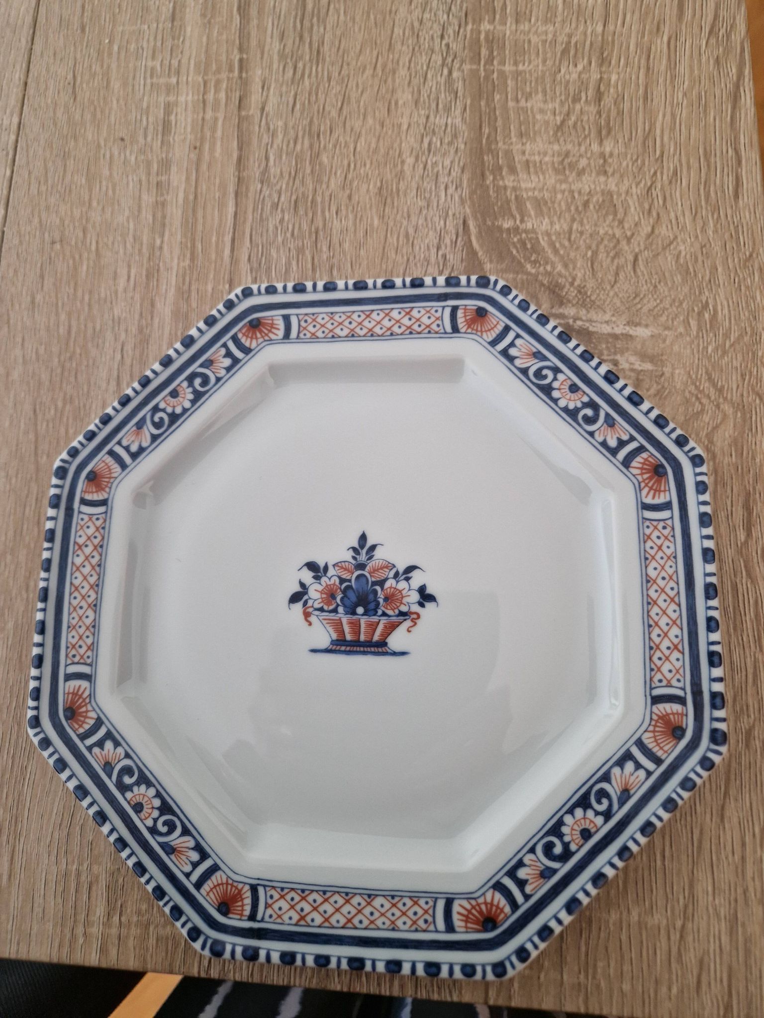 Set of Limoges porcelain dessert dishes.