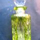 Flacon à parfum verre jaune ouraline, ciselé blanc, Val St Lambert ou St Louis