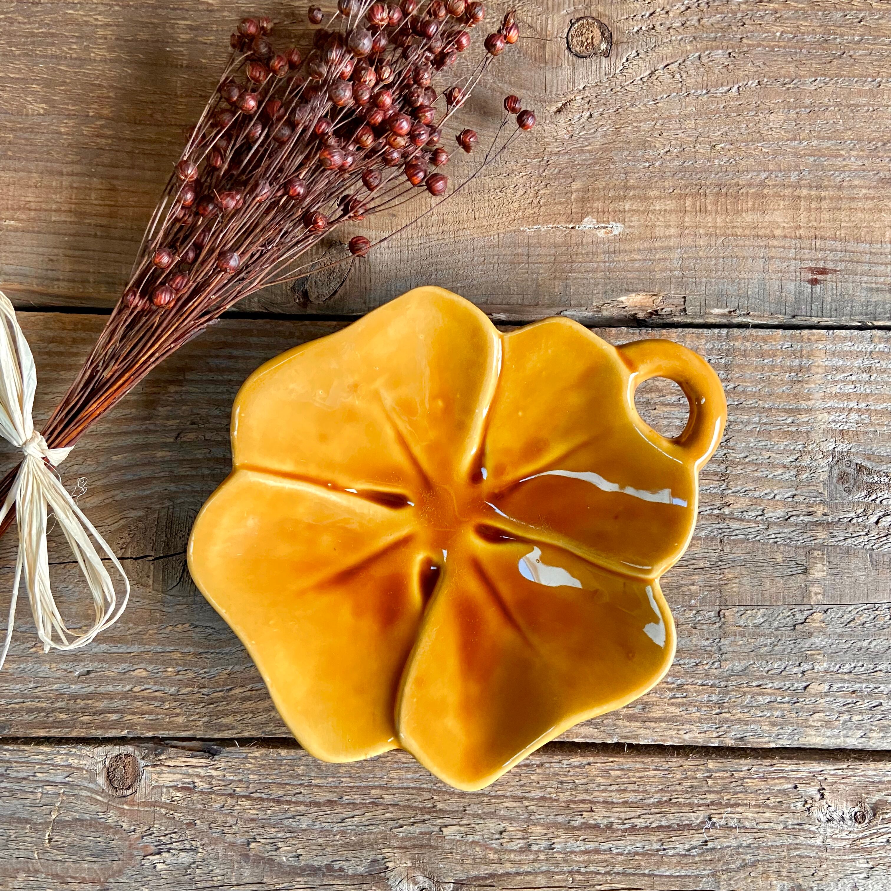 Empty pocket vintage ceramic clover