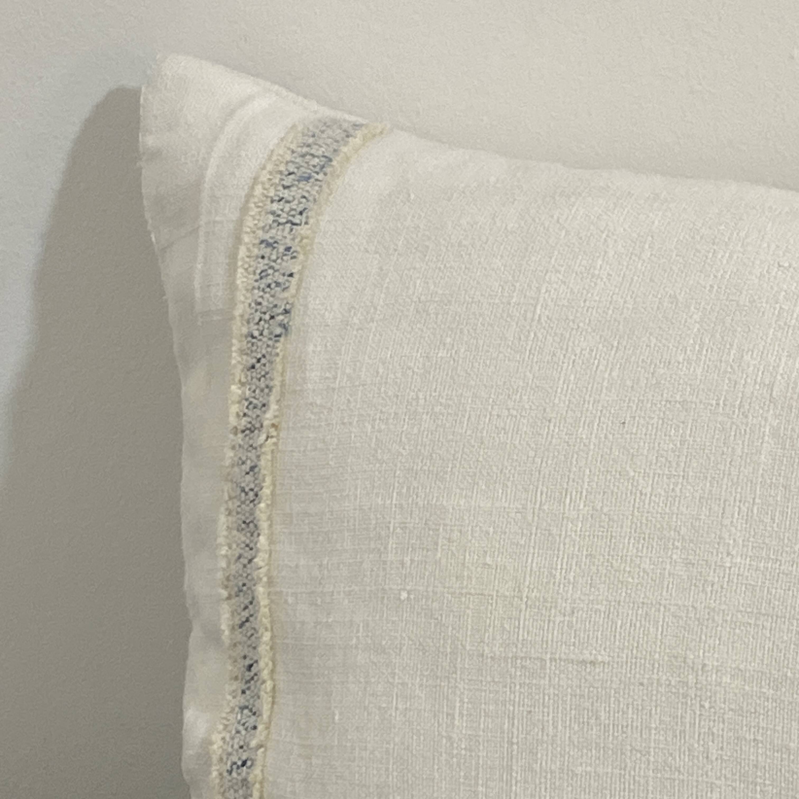 Coussin artisanal en toile ancienne style Kilim