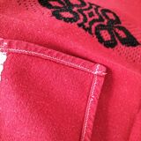 Vintage graphic red tablecloth and 8 matching napkins.