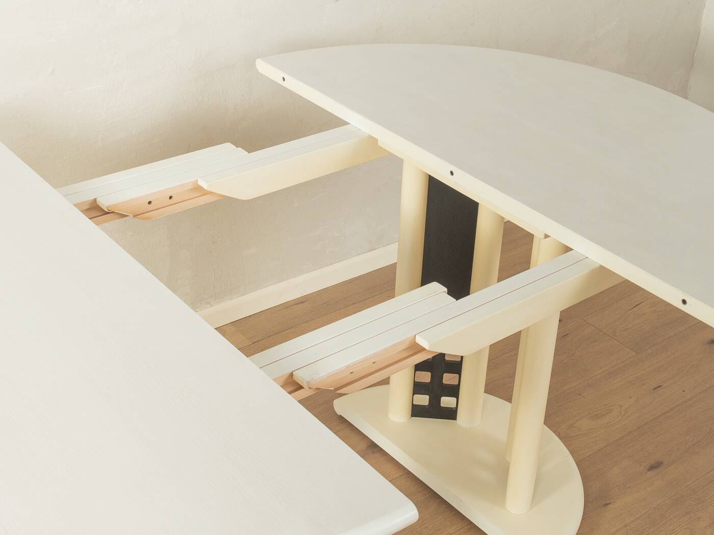 Table de salle à manger extensible postmoderne de Thonet, datant des années 1980