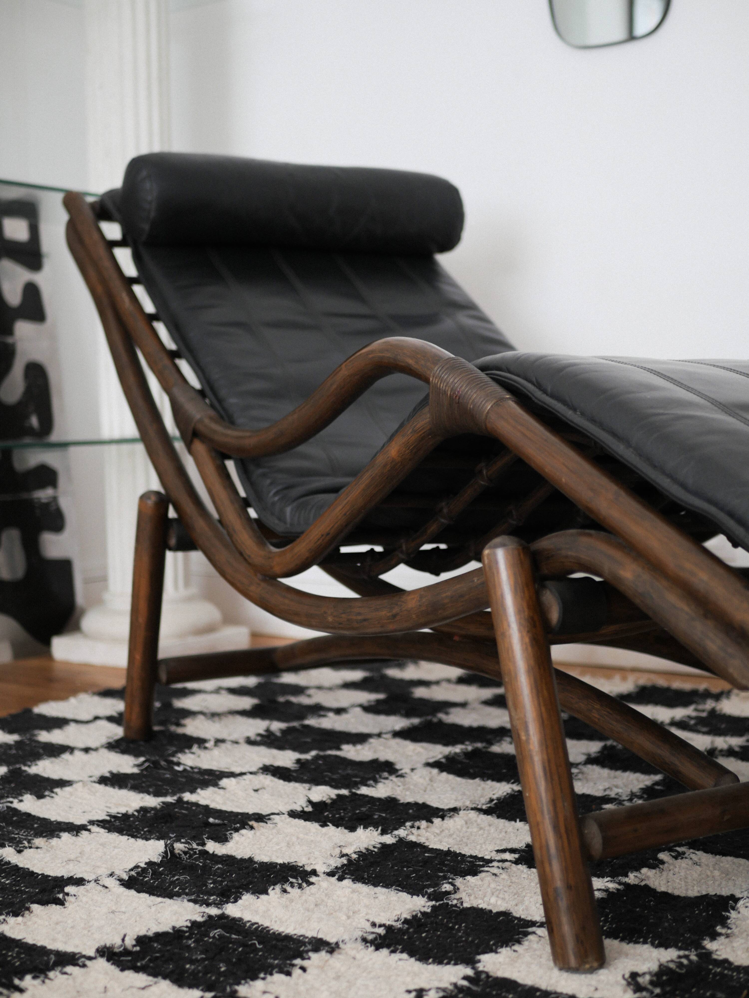 Rattan chaise longue