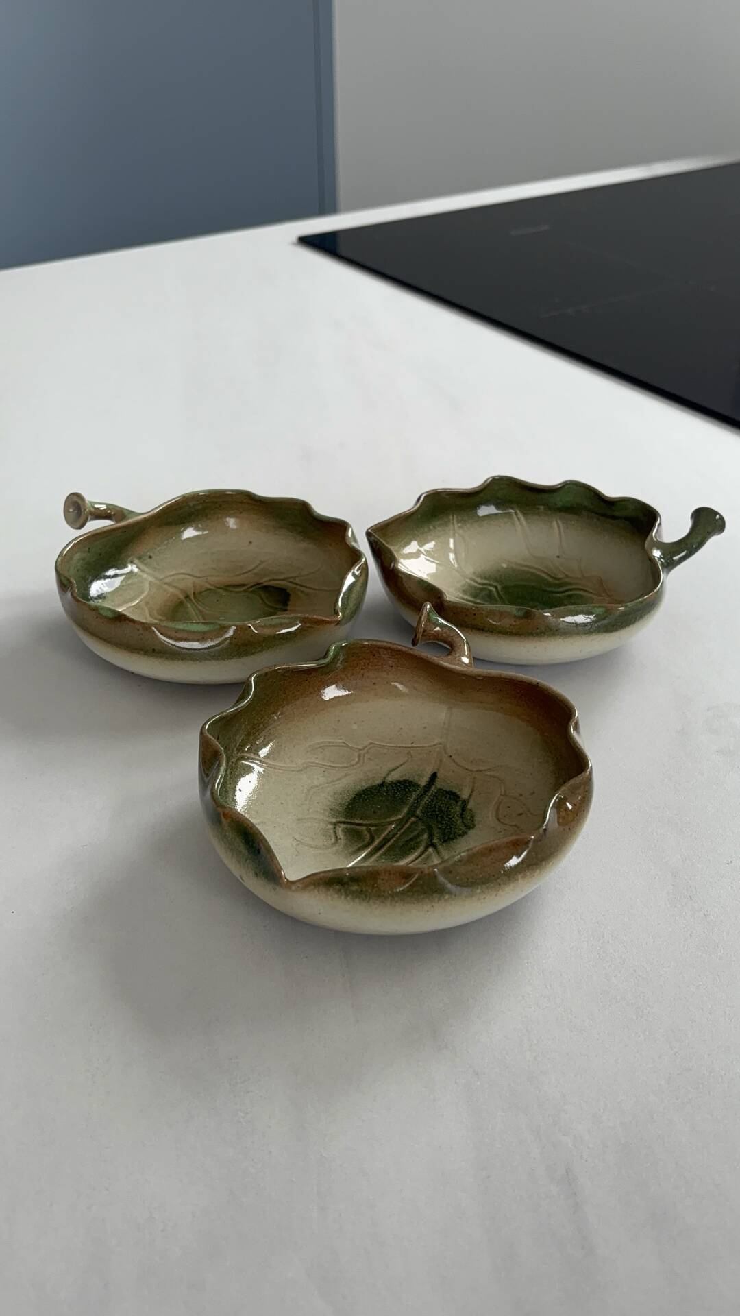 Set of 3 vintage ceramic leaf-shaped dishes, catchalls.
