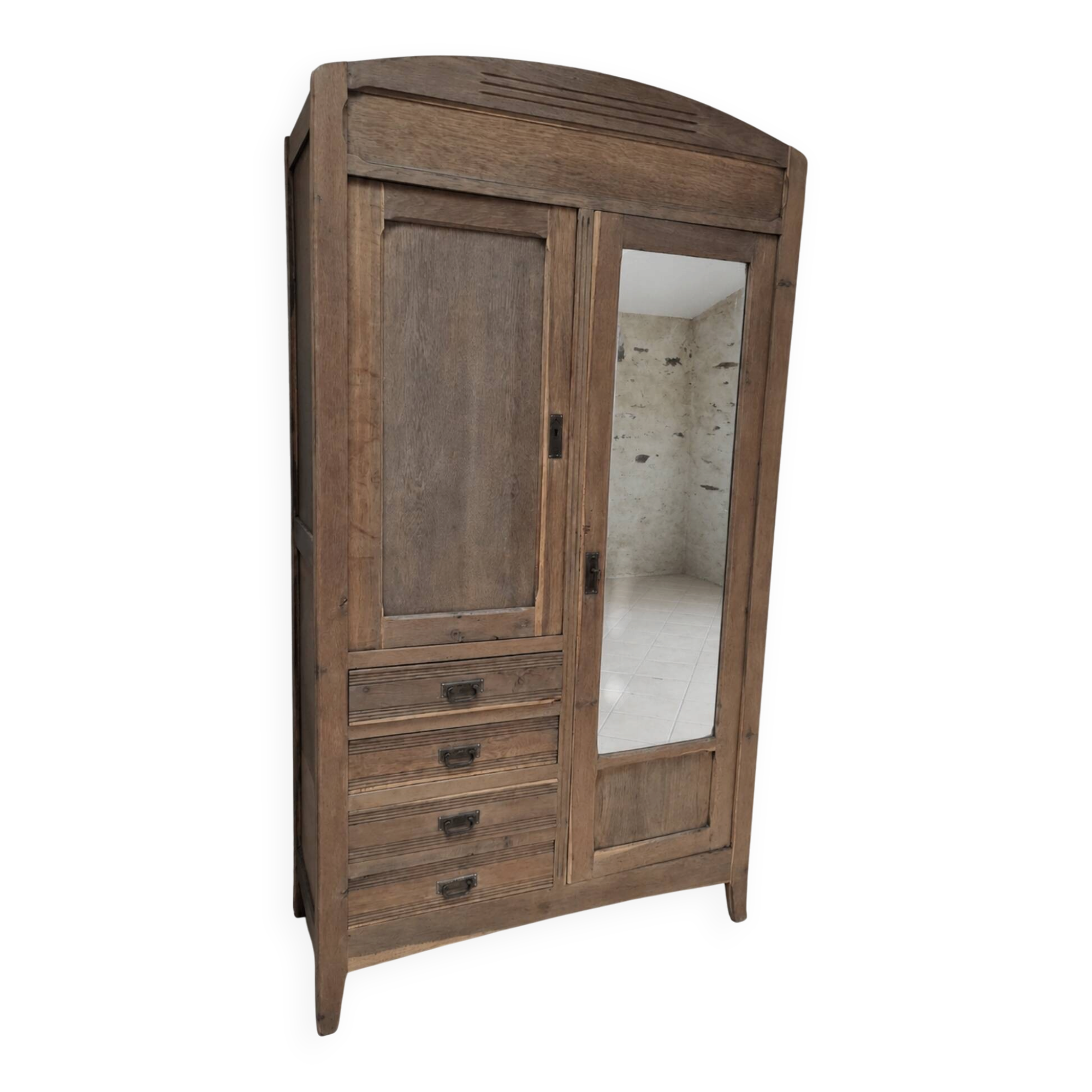 Armoire parisienne