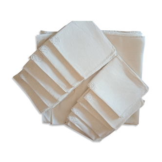 Tablecloth and its 12 damasee towels floral decorations rockery embroidered monogram