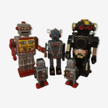 Lot de 5 robots en metal et plastique vintage 1960 a 70. En etat de marche pour la plupart. Tres dec