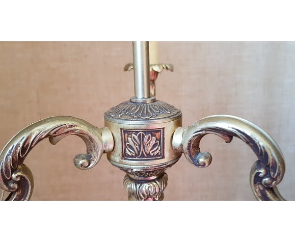 Golden bronze lamppost