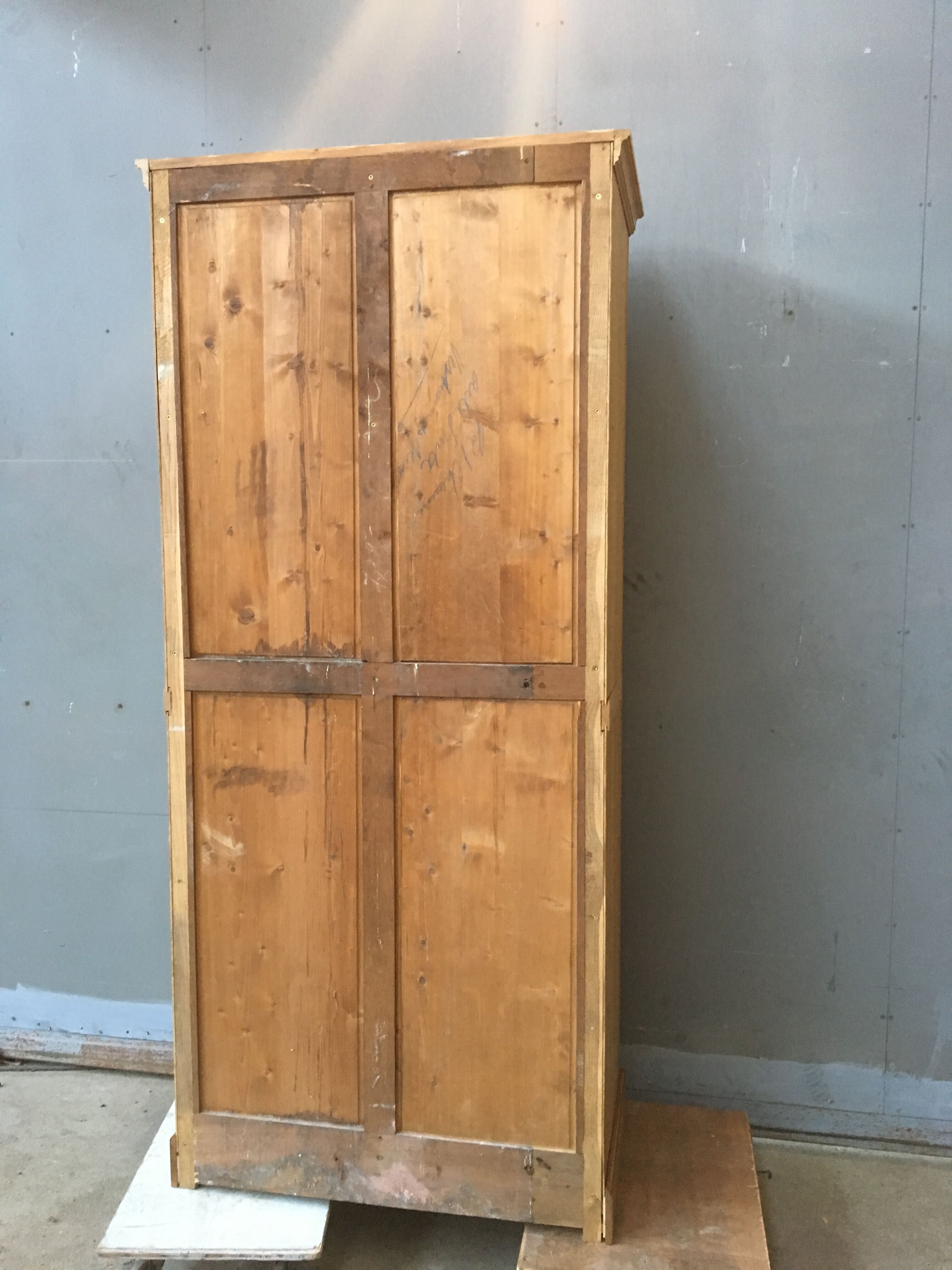 Former wardrobe of the Bank of France in light oak, 2 doors, years 30