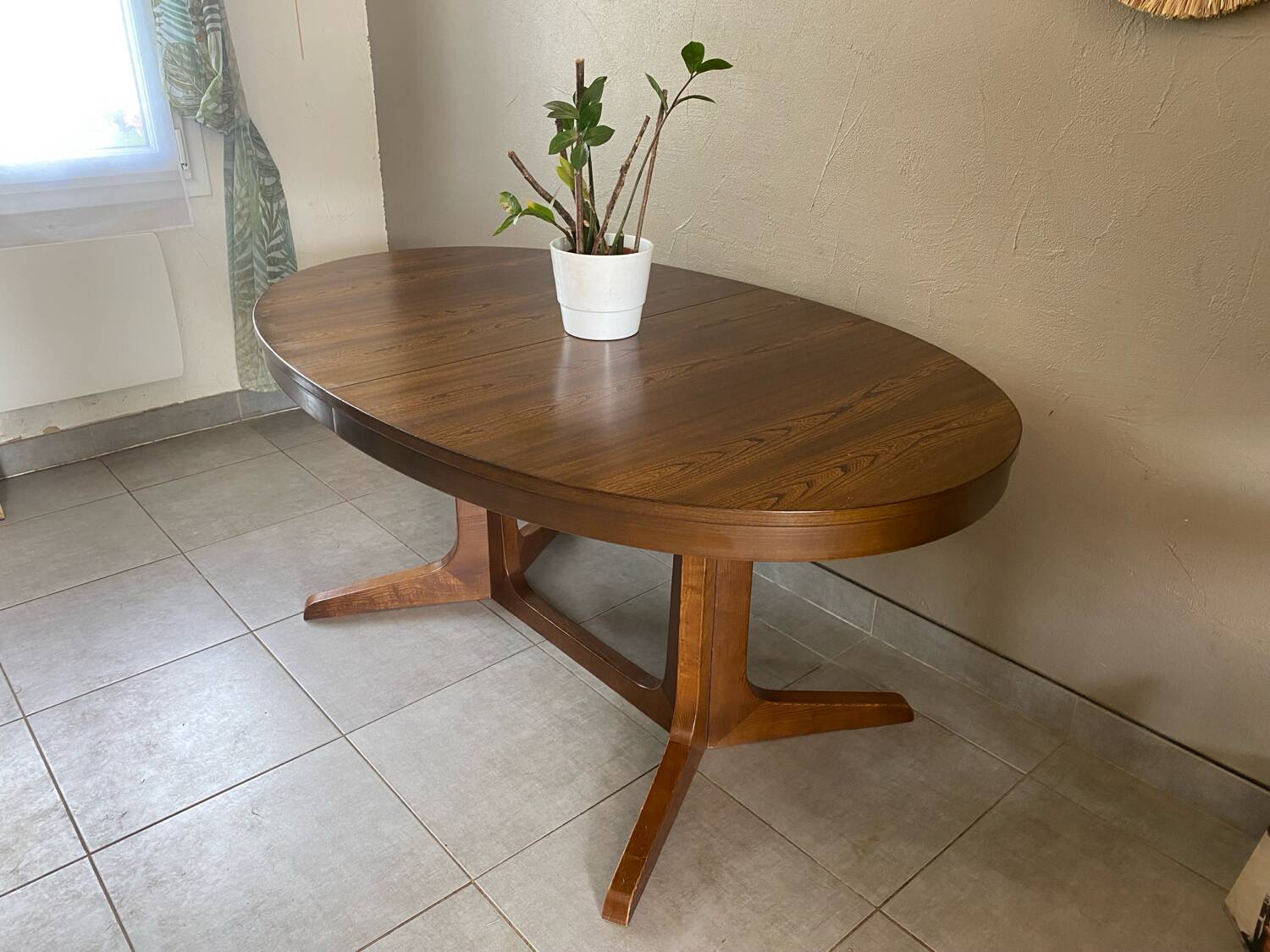 Vintage oval Baumann table