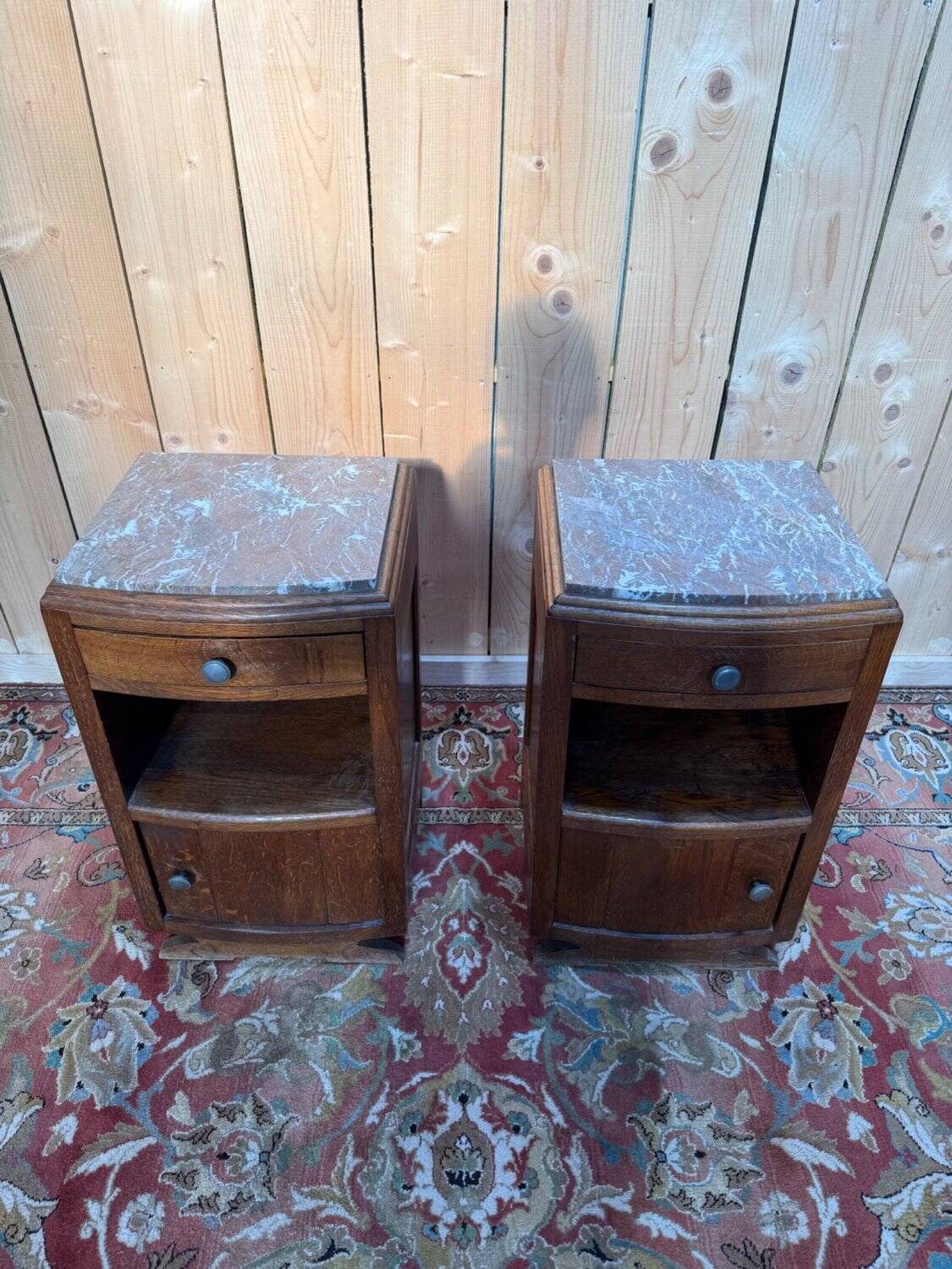 Paire de tables de chevet – Époque Art Déco – Chêne massif et marbre